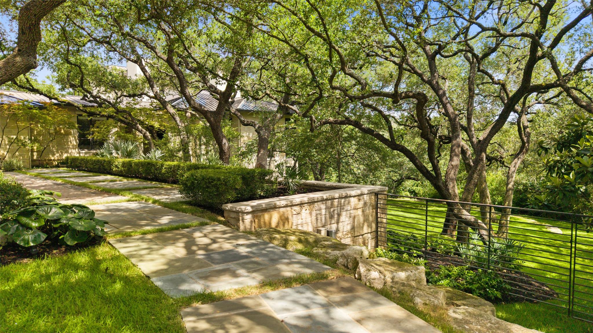 3806 Spirit Lake CV