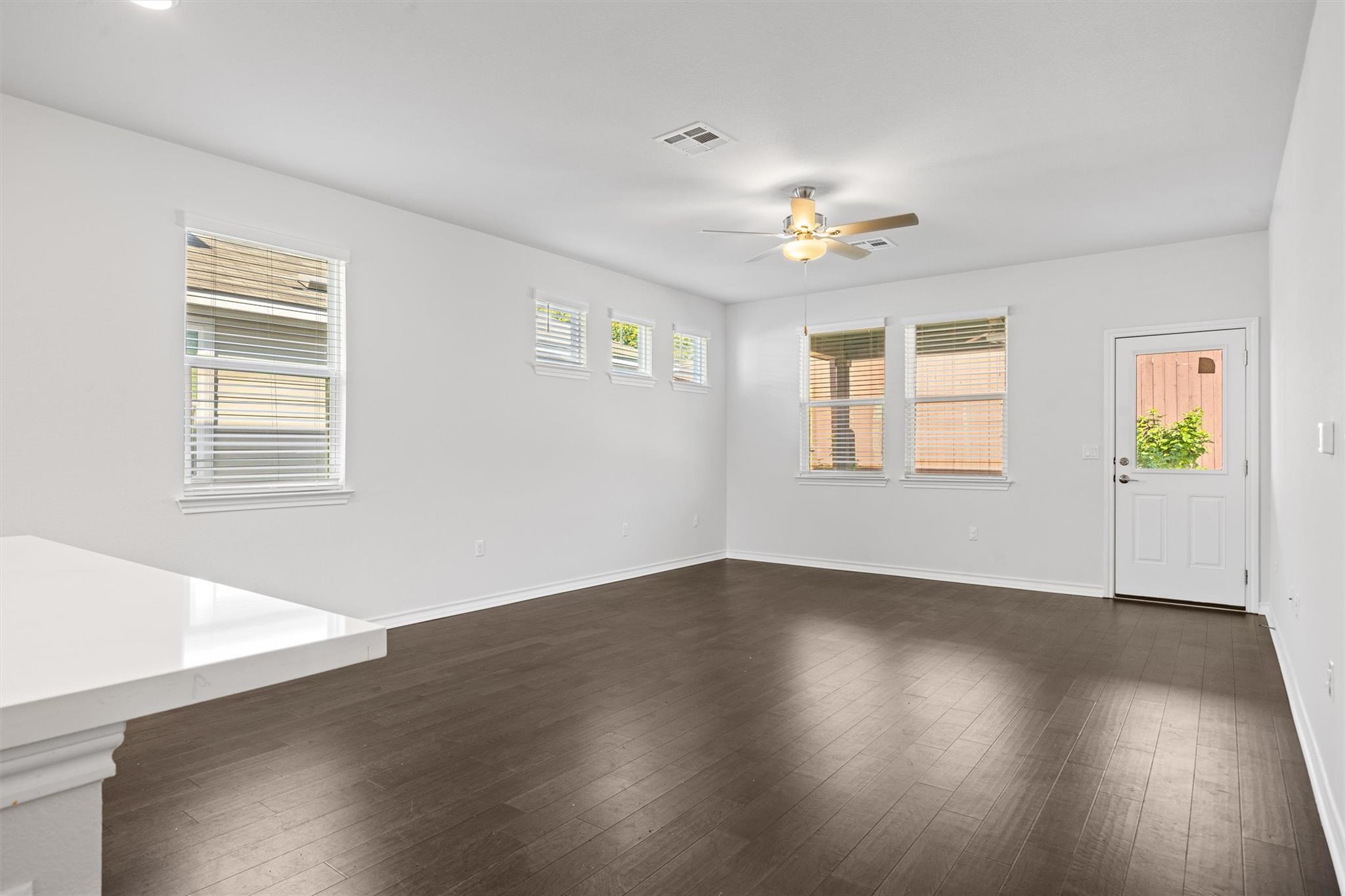 15604 Ellinger DR