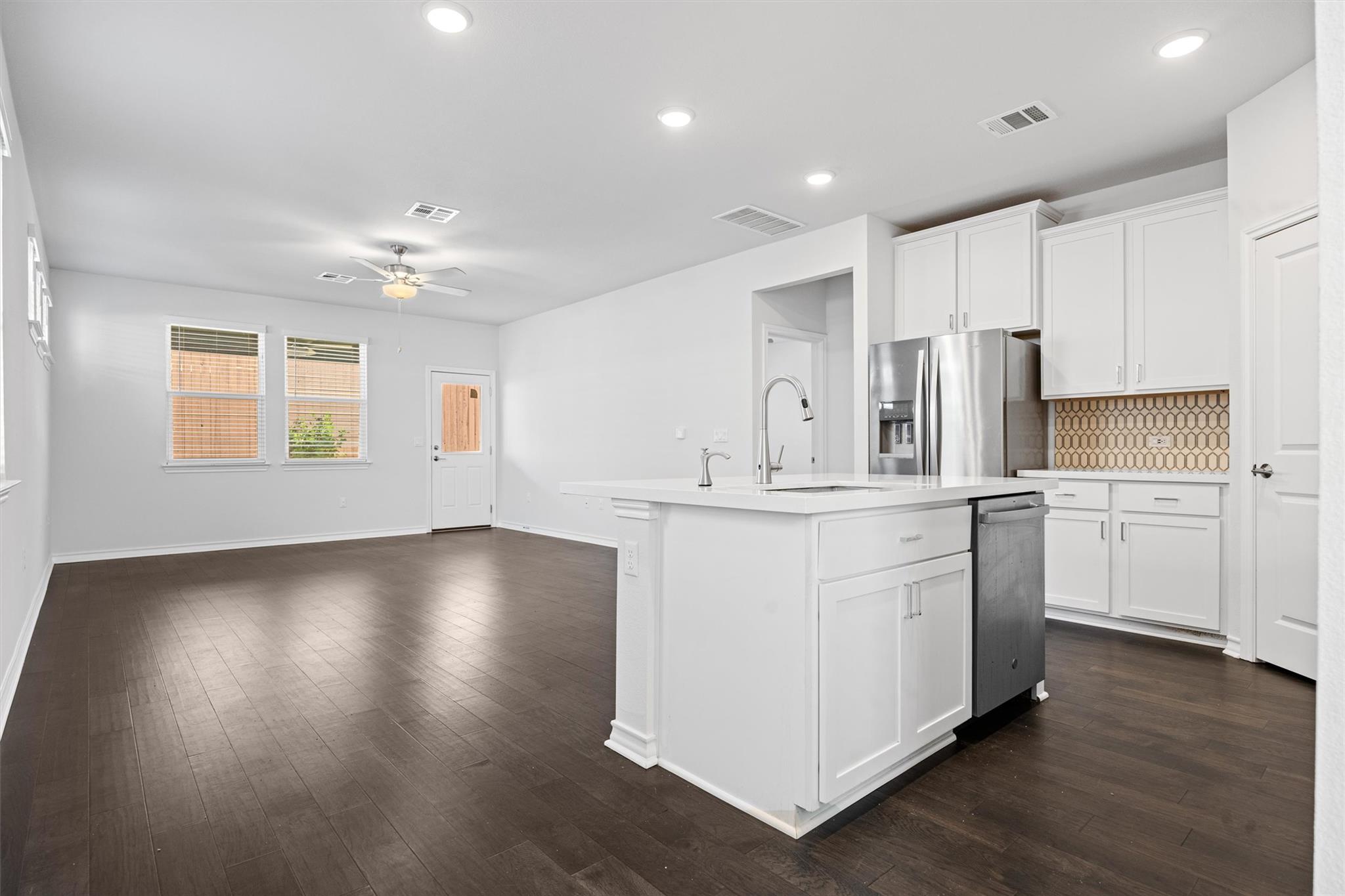 15604 Ellinger DR
