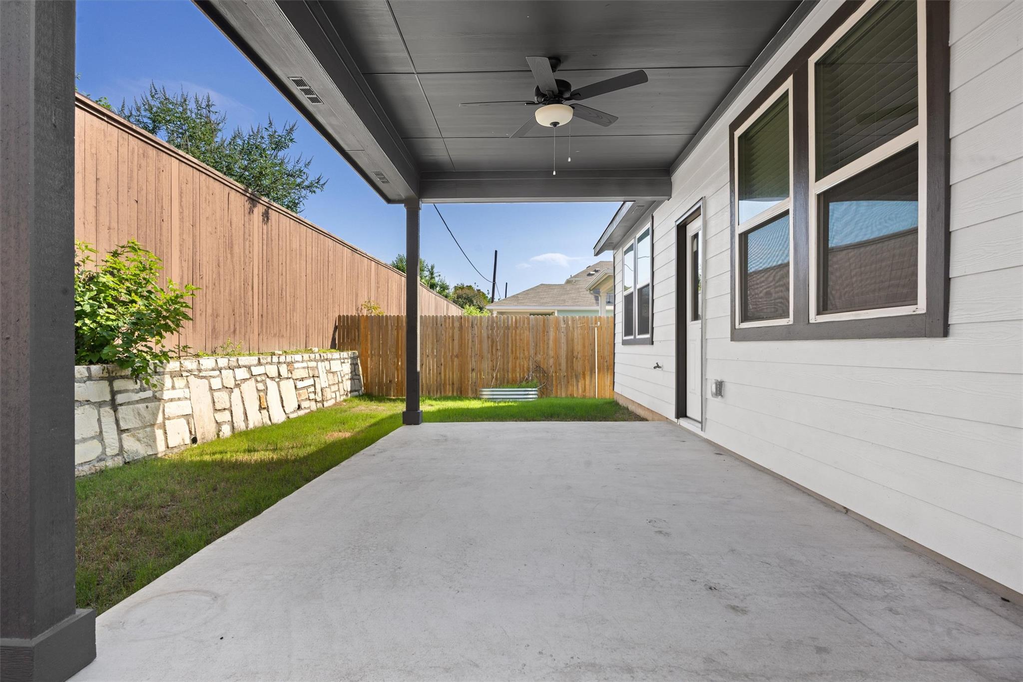 15604 Ellinger DR