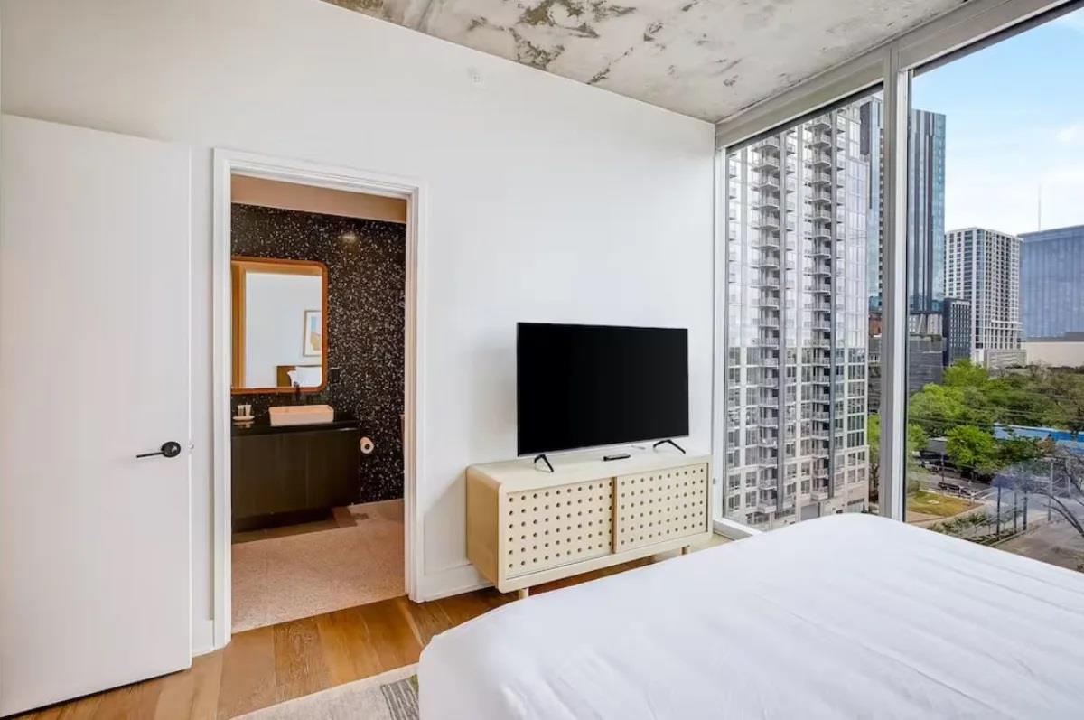 48 East Ave # 1104