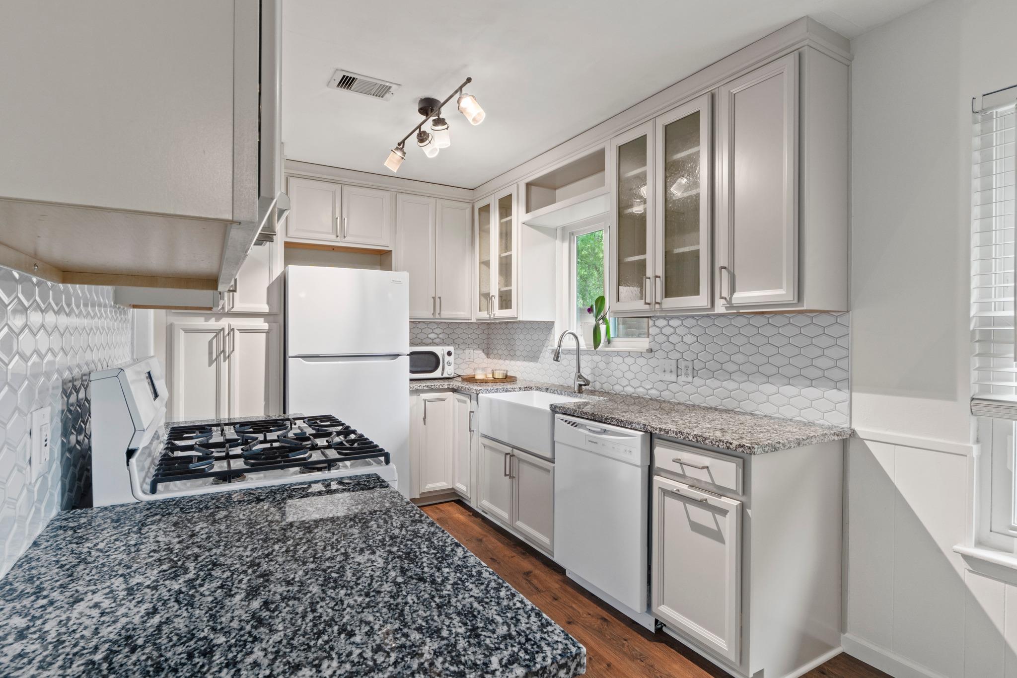 5811 Glenhollow PATH