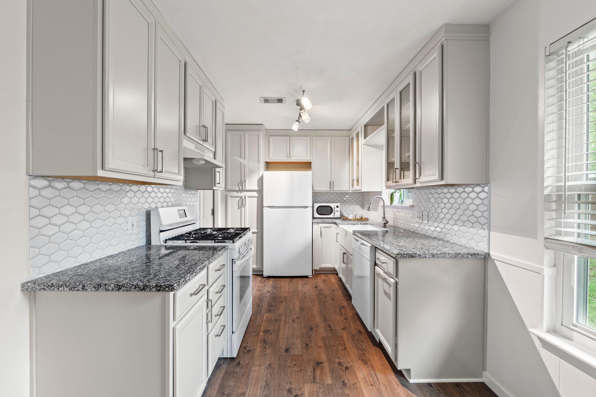 5811 Glenhollow PATH