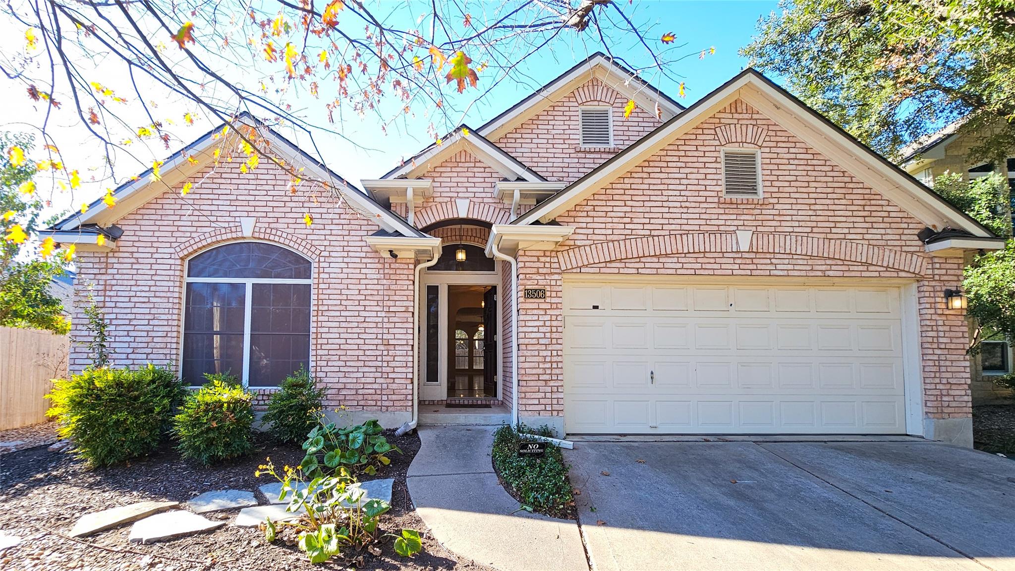 13506 Lamplight Village Ave