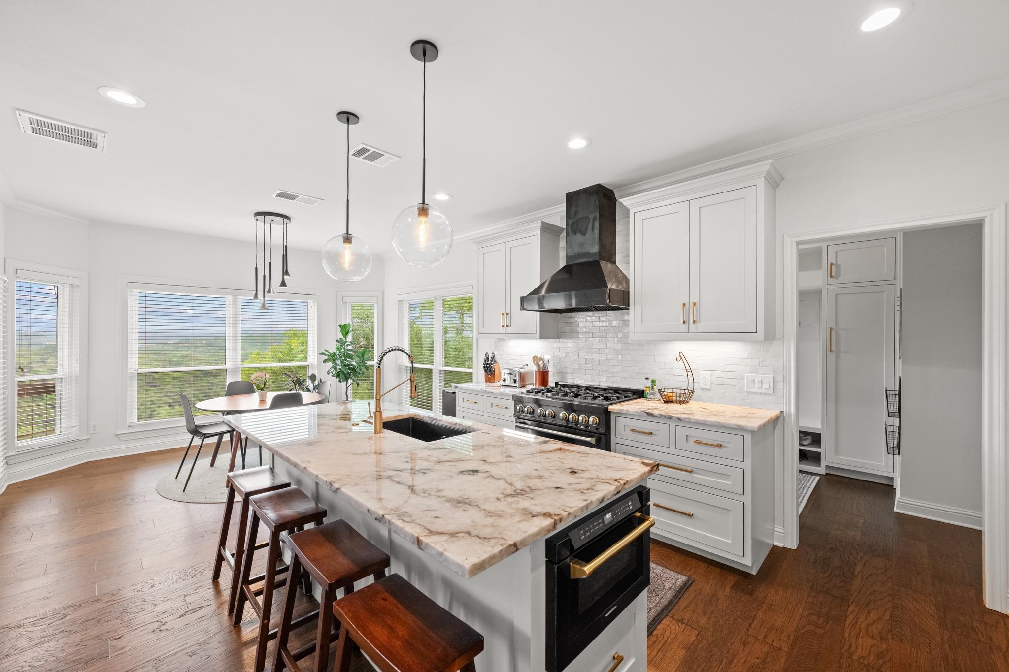 1528 Ben Crenshaw WAY