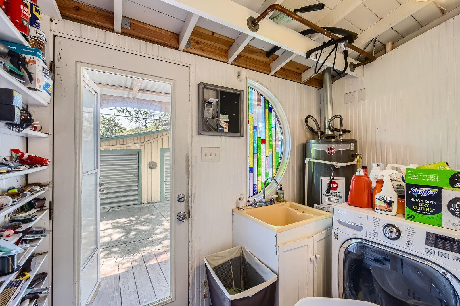 2103 De Verne ST