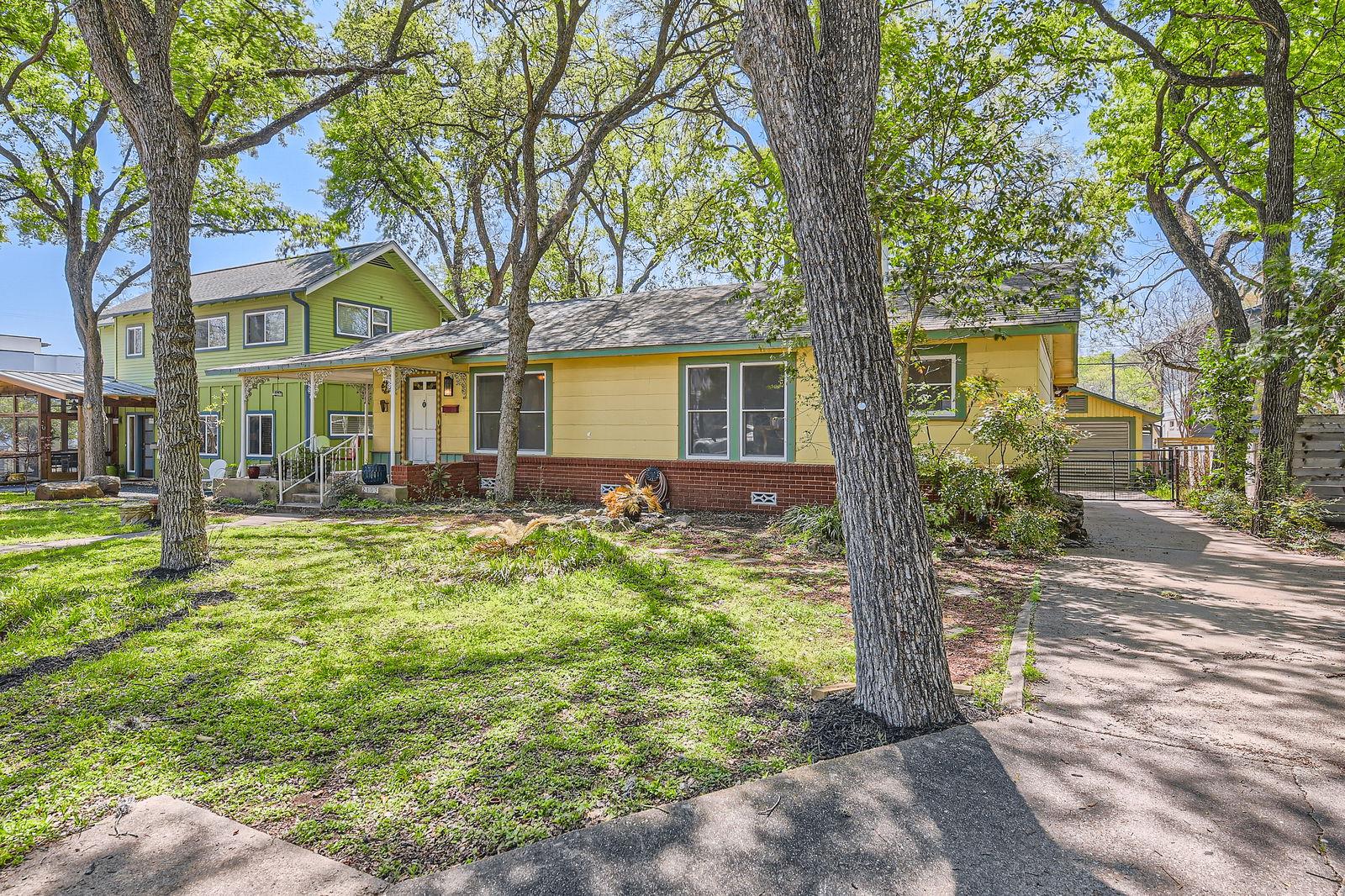 2103 De Verne ST