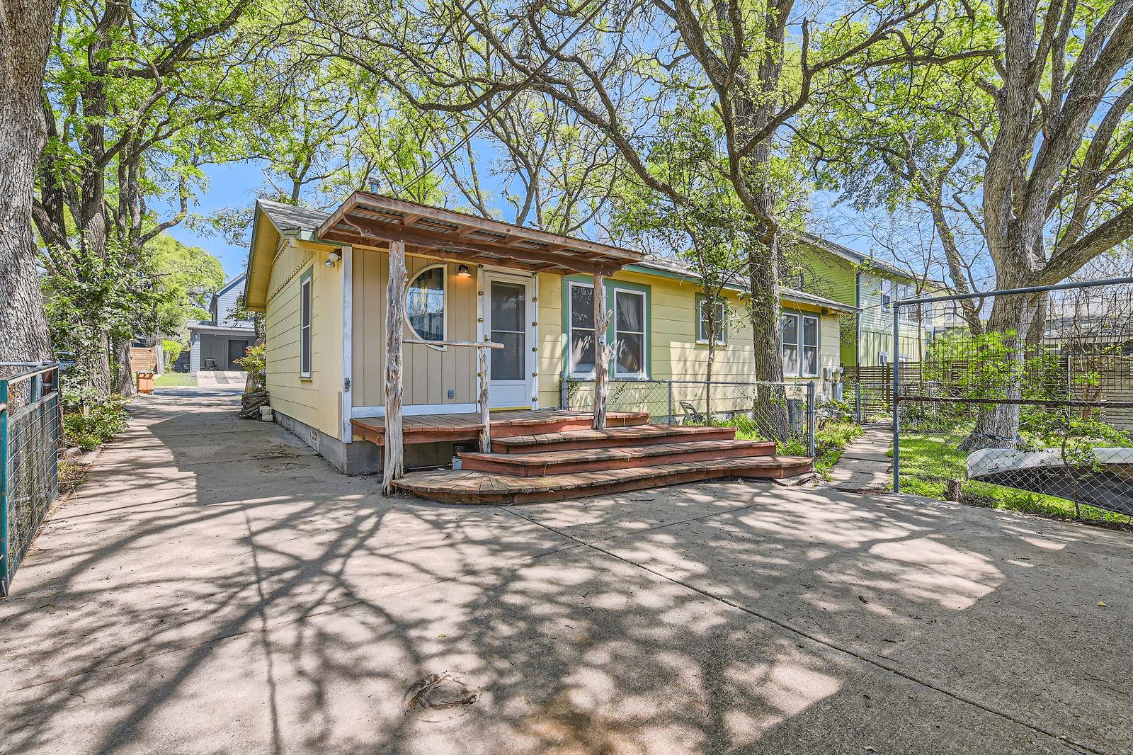 2103 De Verne ST
