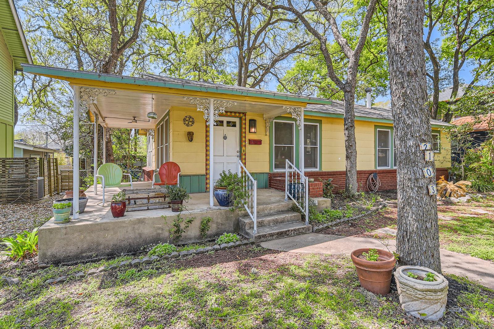 2103 De Verne ST