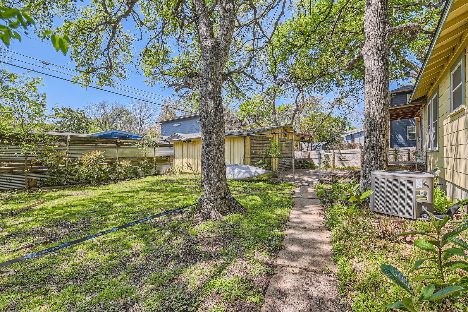 2103 De Verne ST