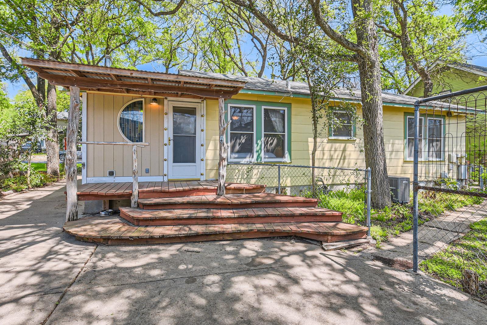 2103 De Verne ST