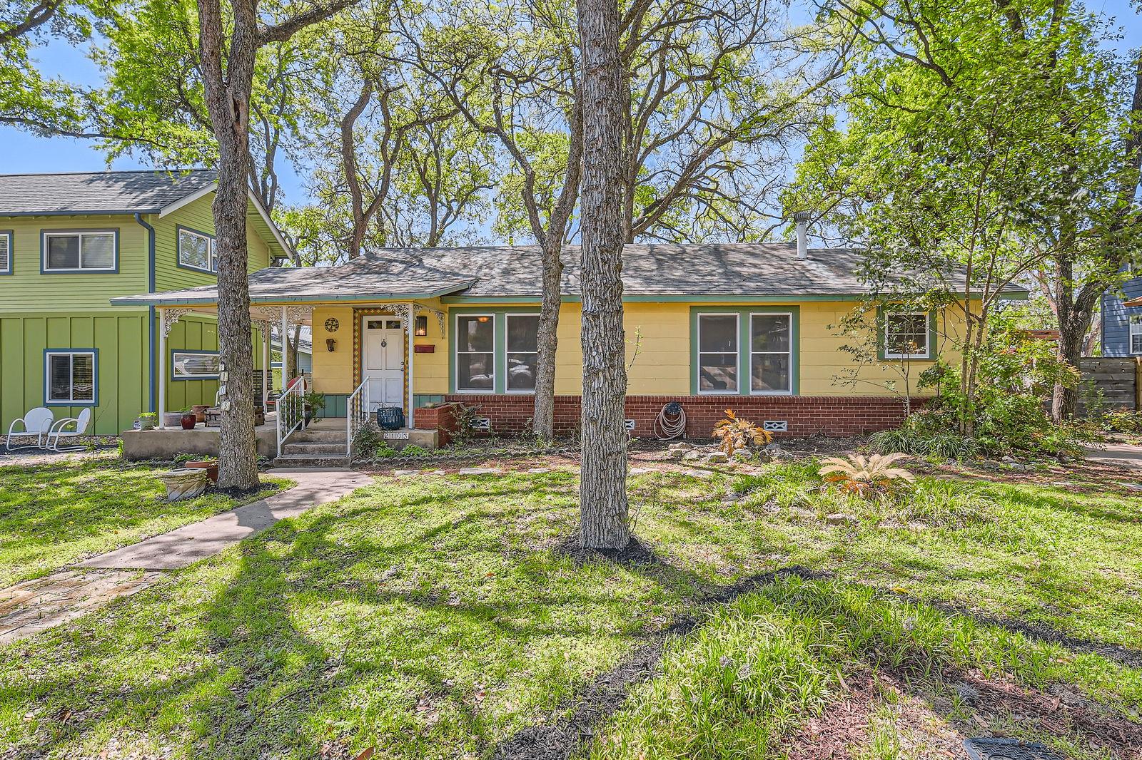 2103 De Verne ST