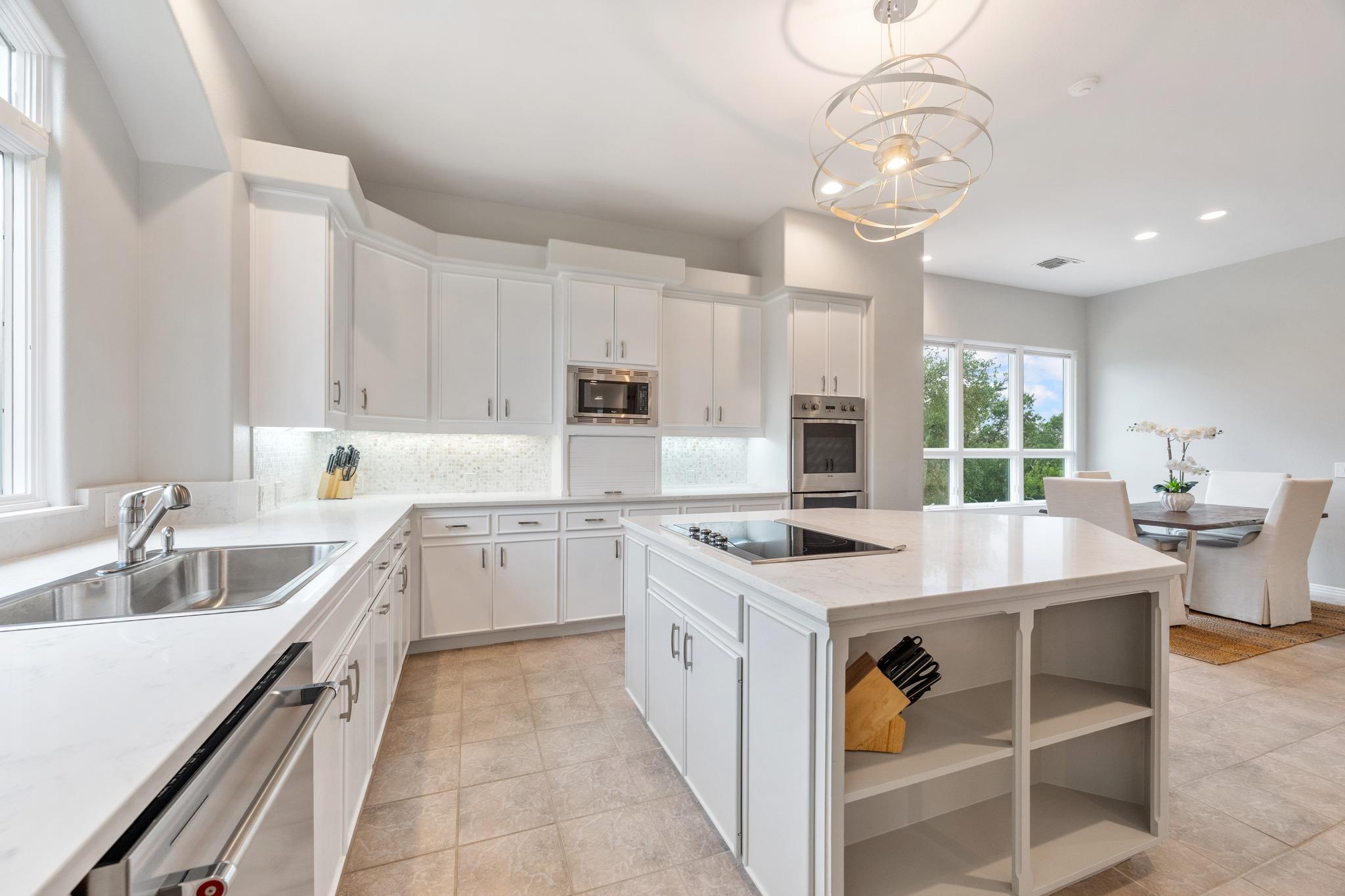15903 Soleil CT