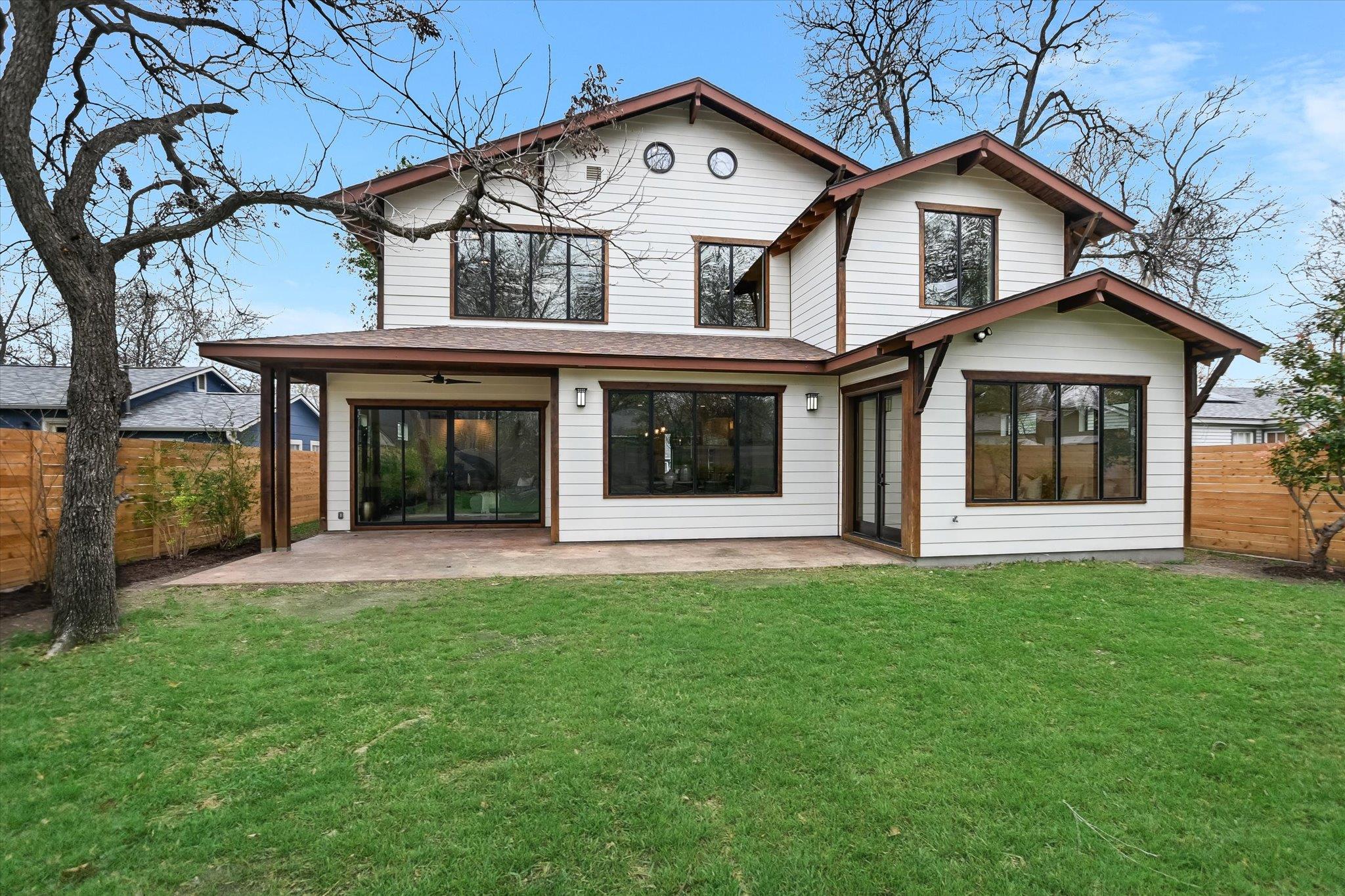 1210 Alguno RD