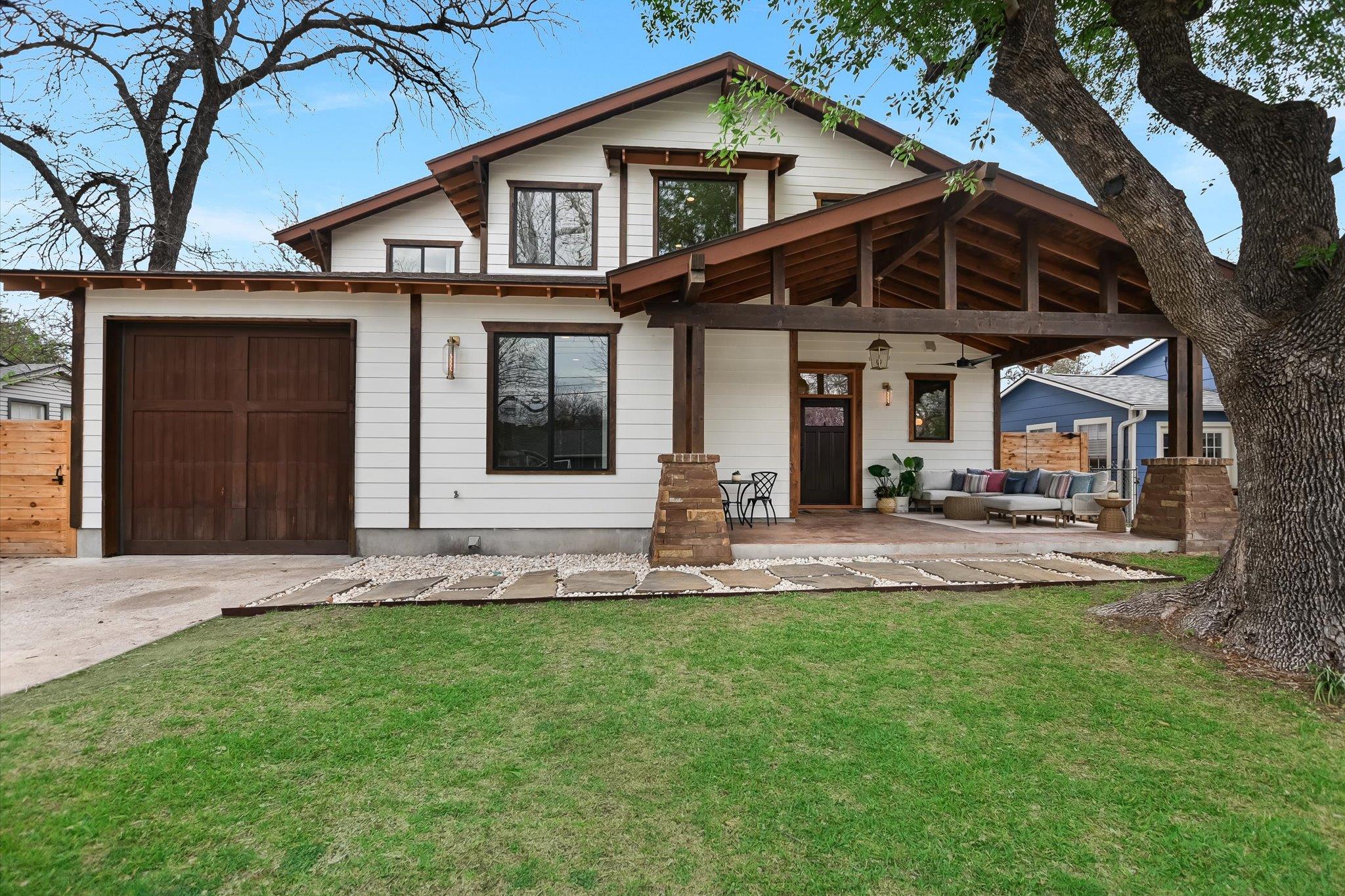 1210 Alguno RD