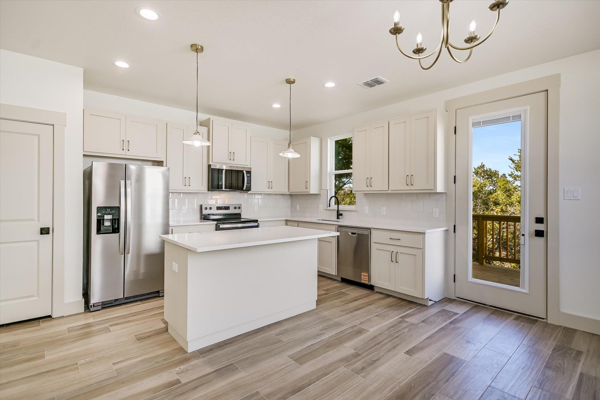 424 SHADY BLUFF DR