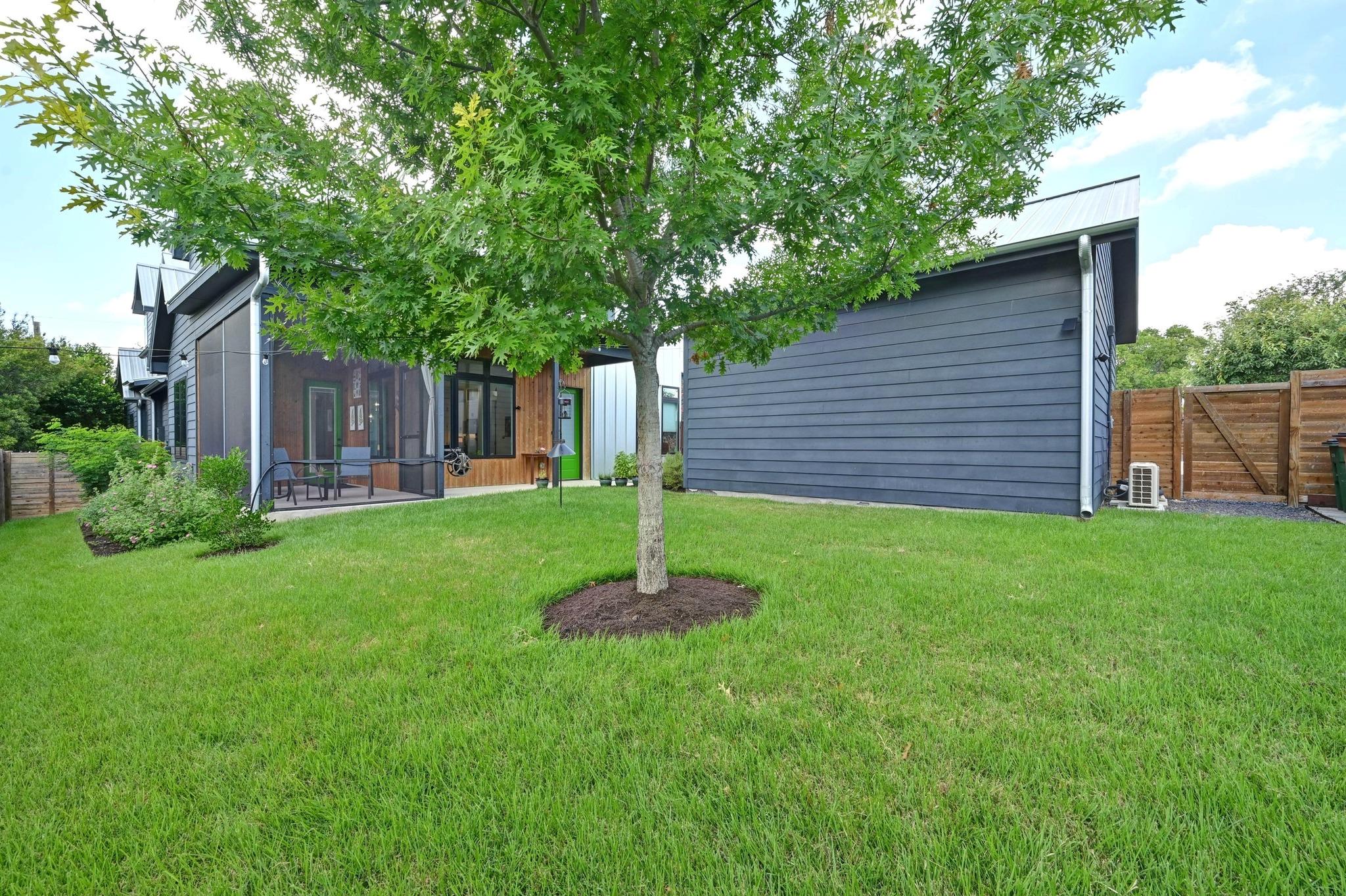 2107 Greenwood Ave # B