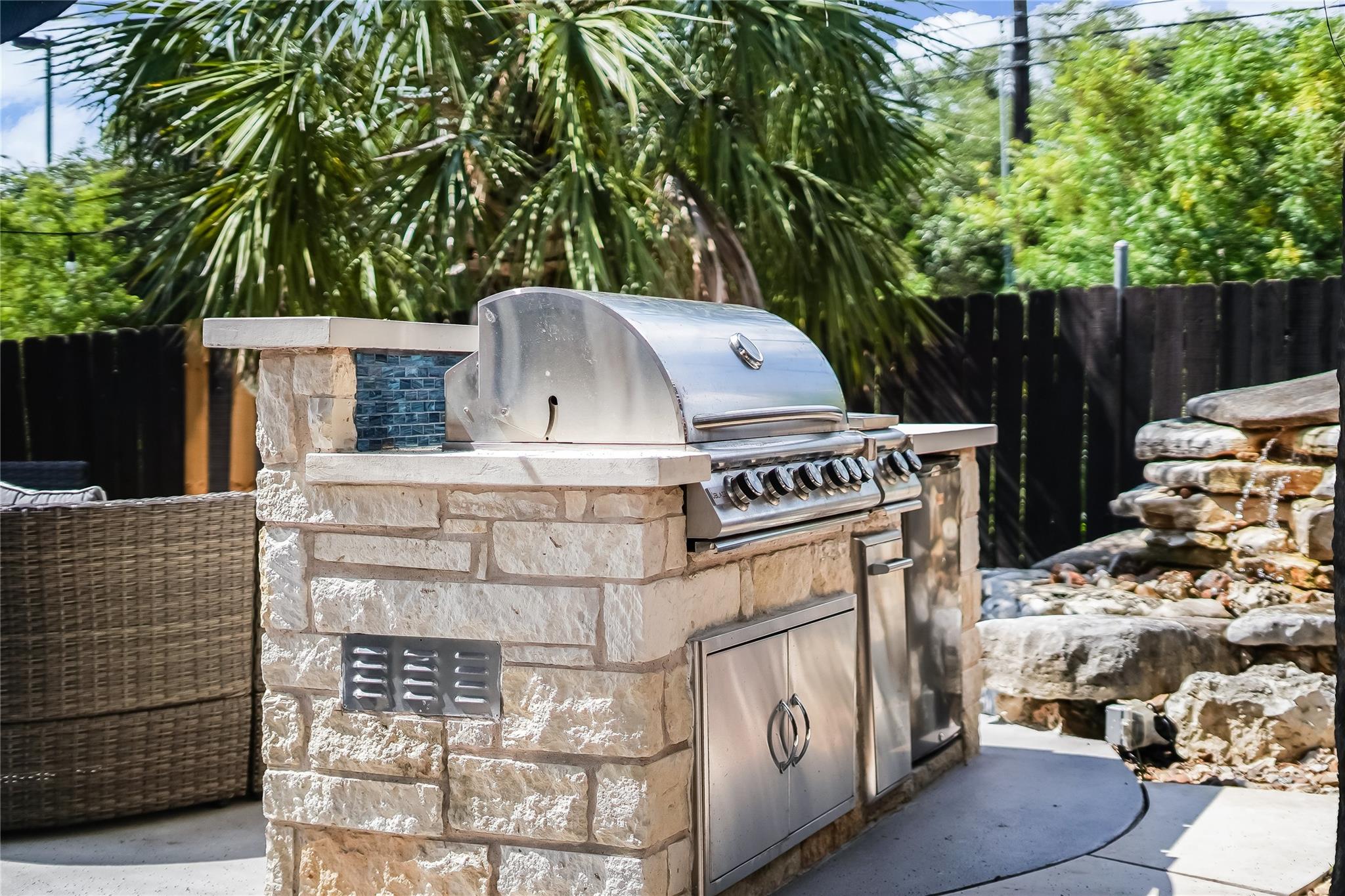 6101 Salcon Cliff DR