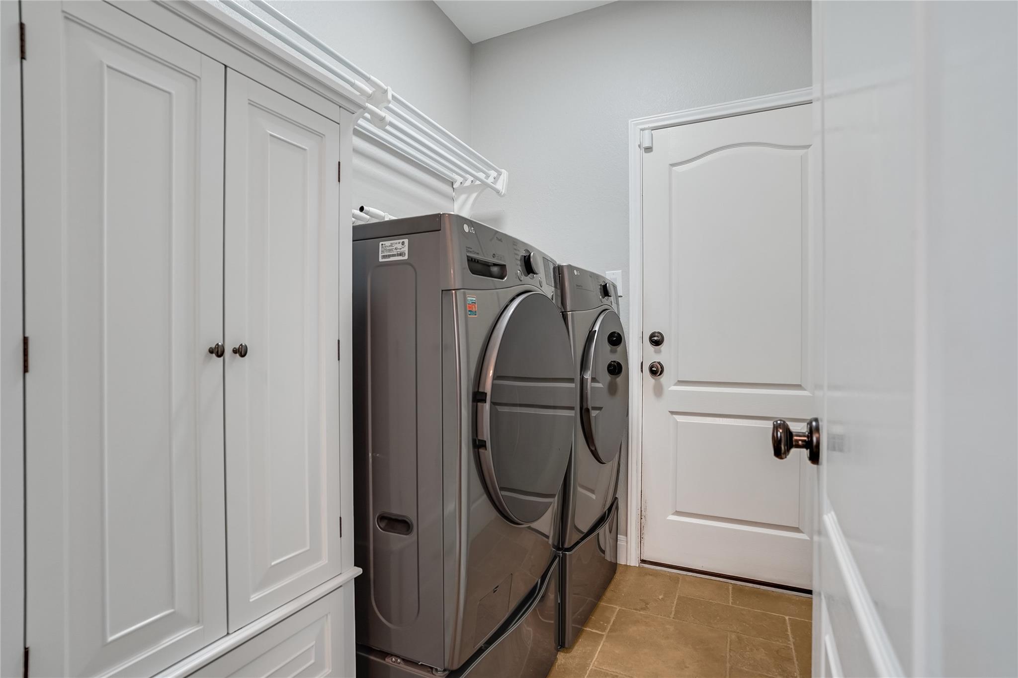 6101 Salcon Cliff DR