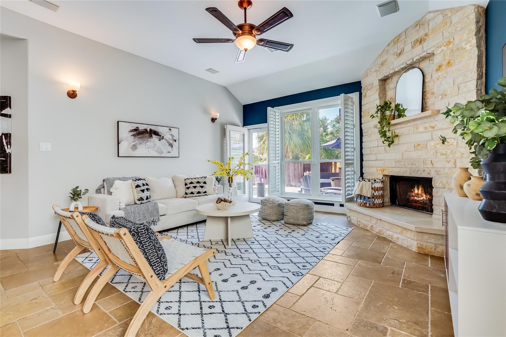 6101 Salcon Cliff DR