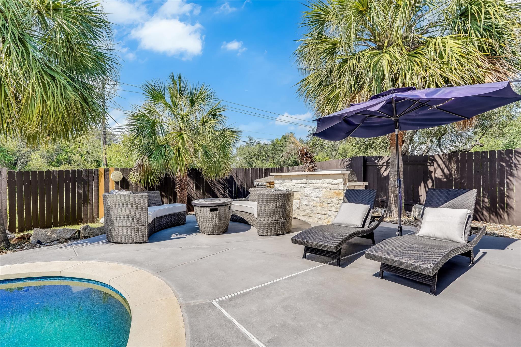 6101 Salcon Cliff DR