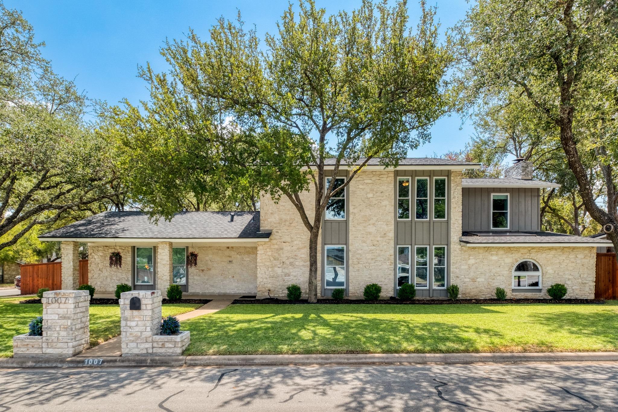 1007 Bluff DR