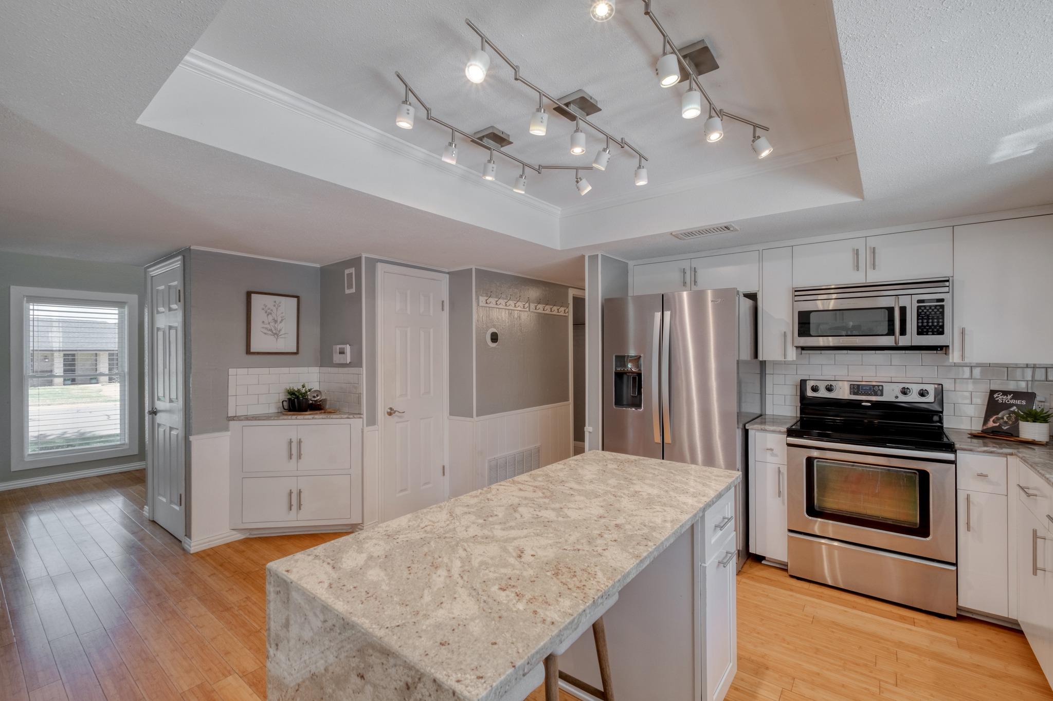1007 Bluff DR