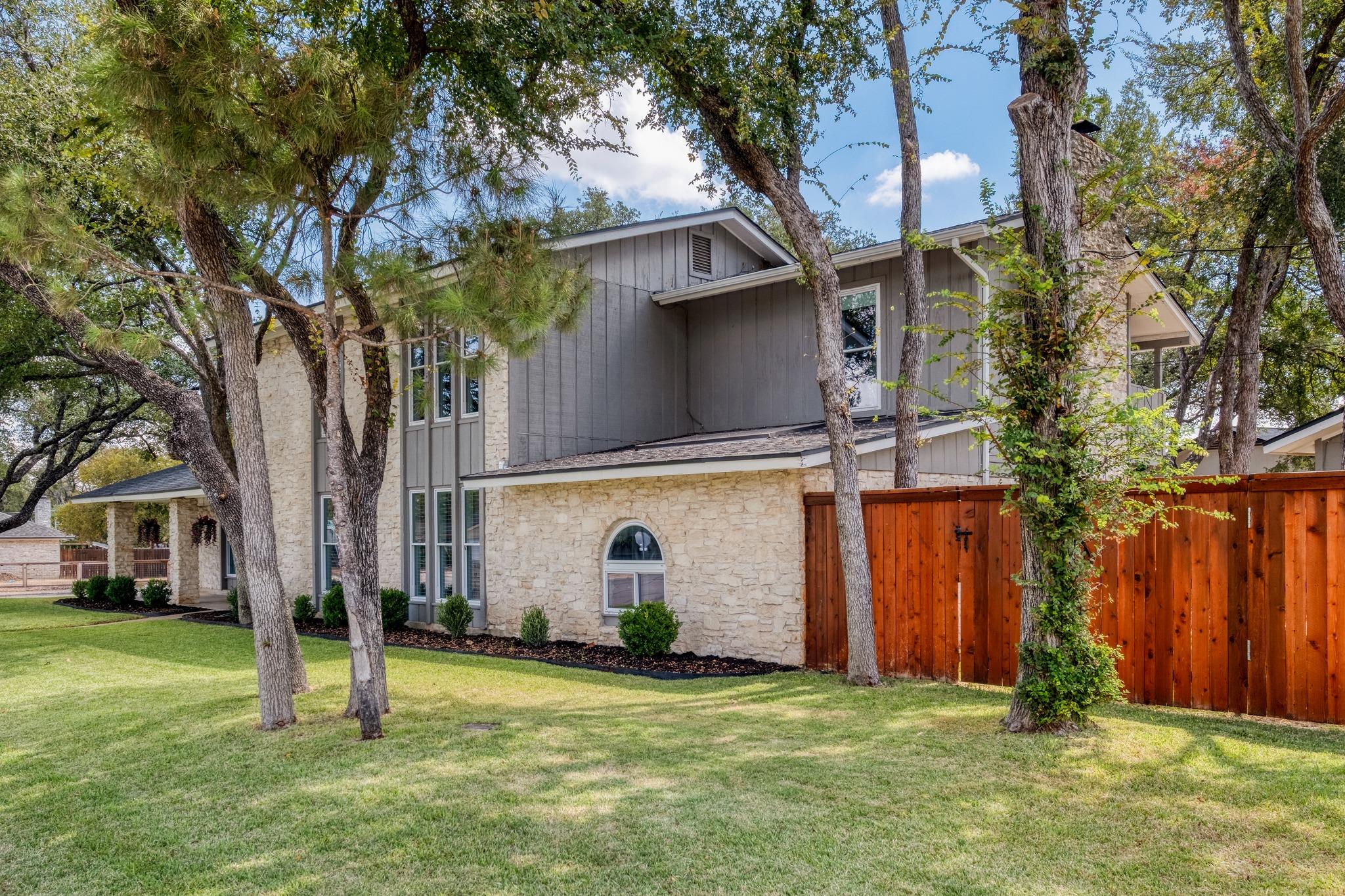 1007 Bluff DR