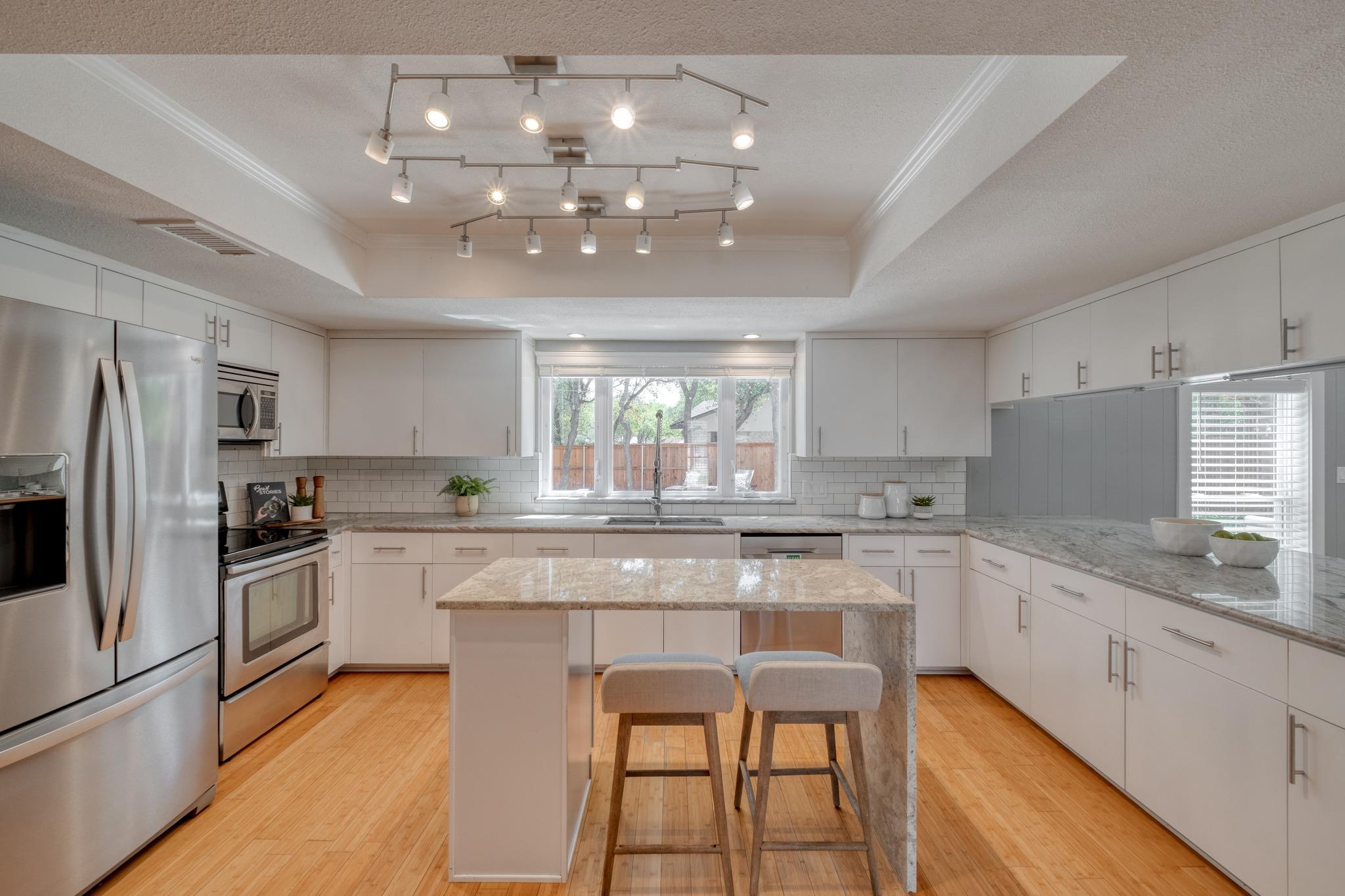 1007 Bluff DR