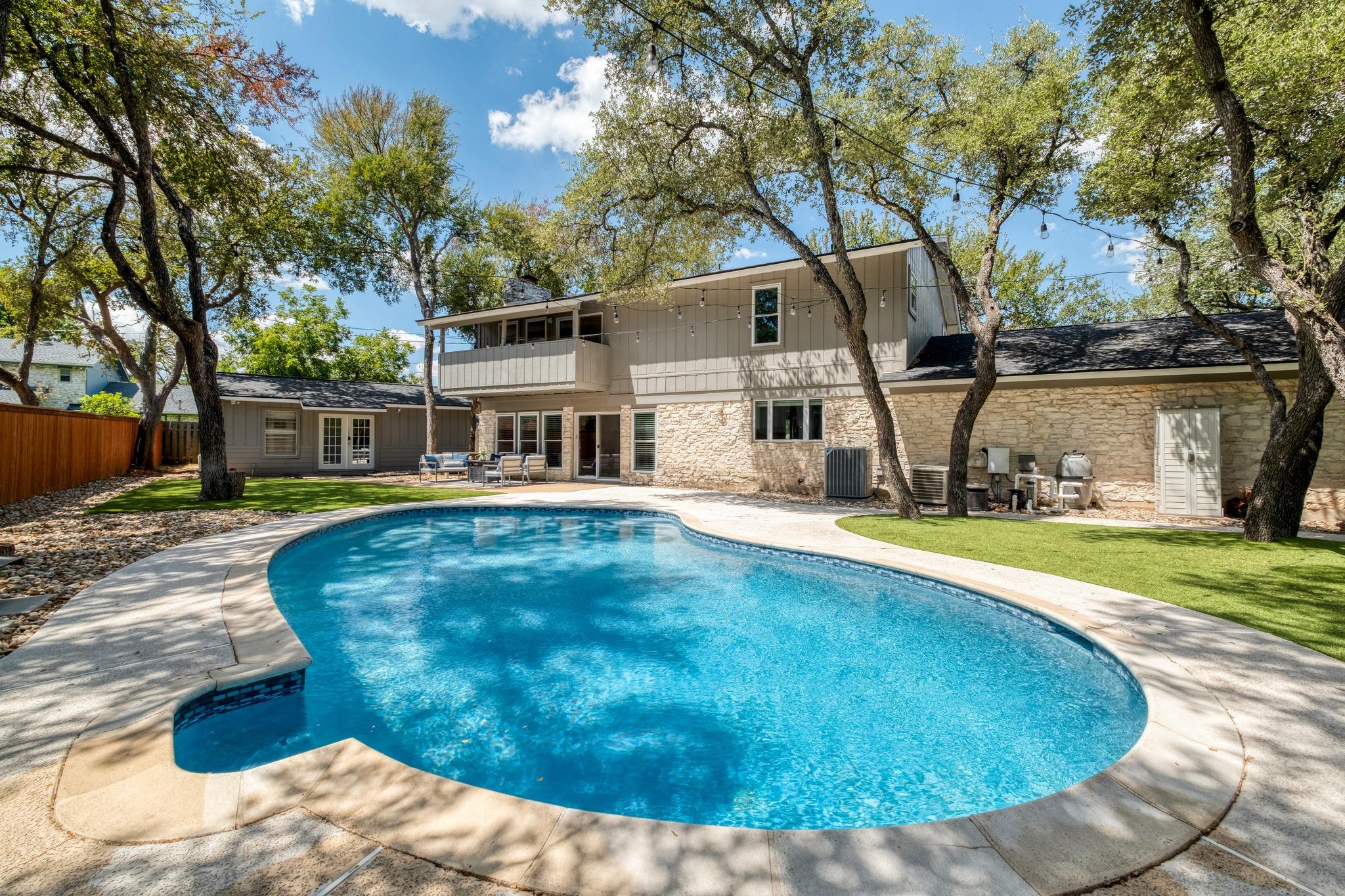 1007 Bluff DR
