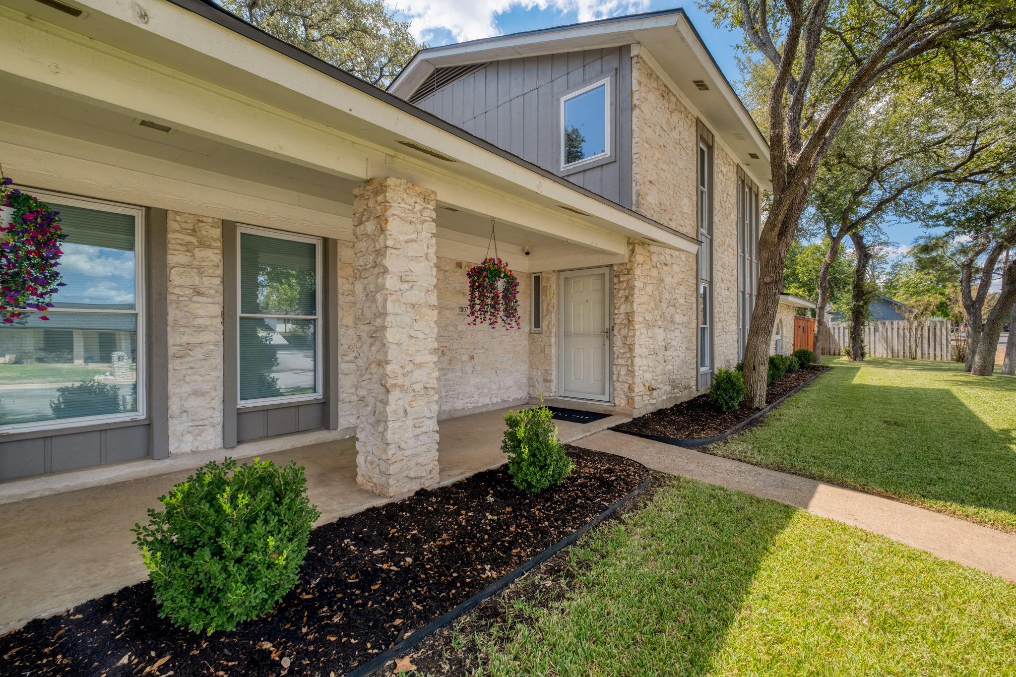 1007 Bluff DR