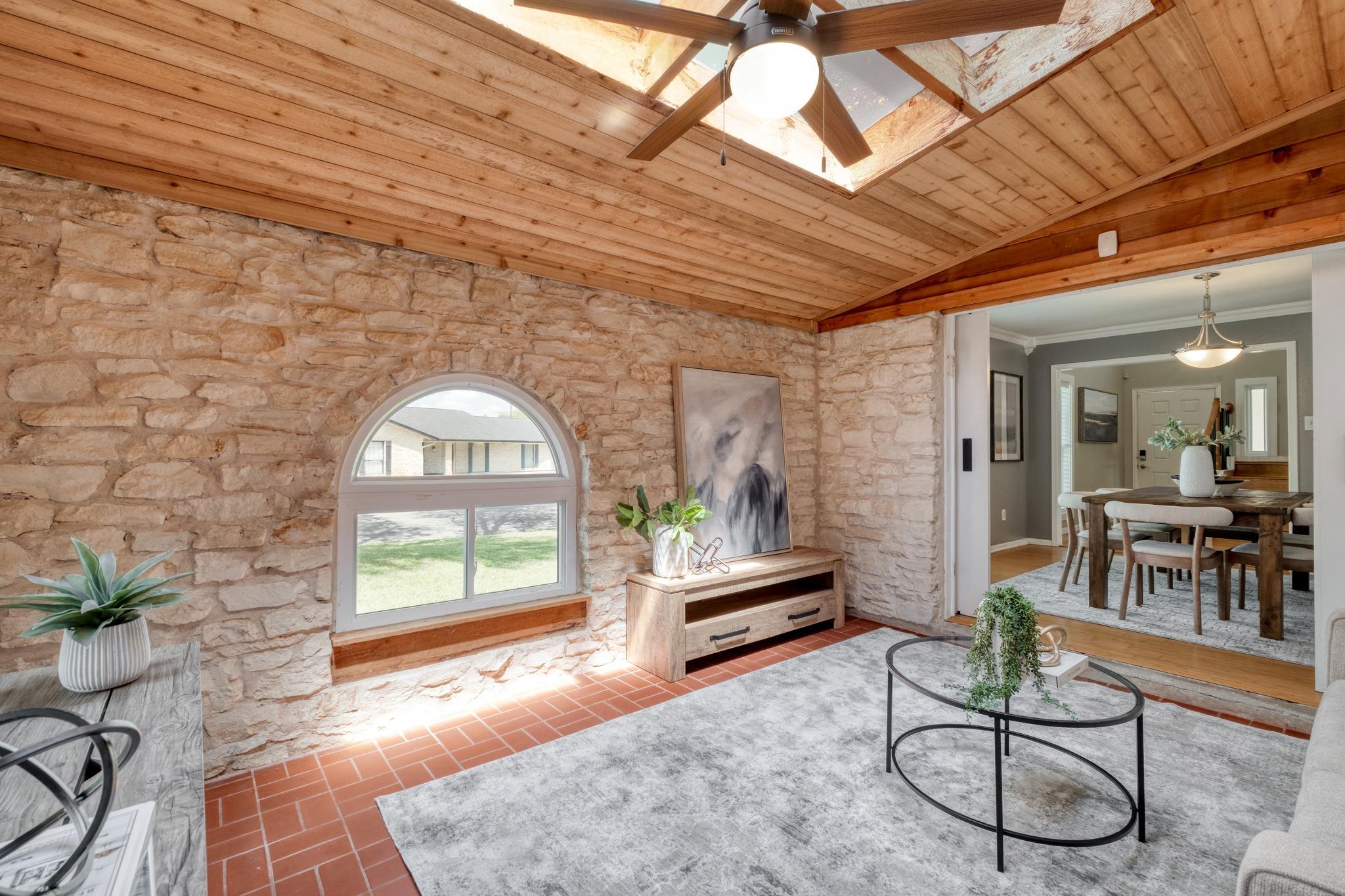 1007 Bluff DR