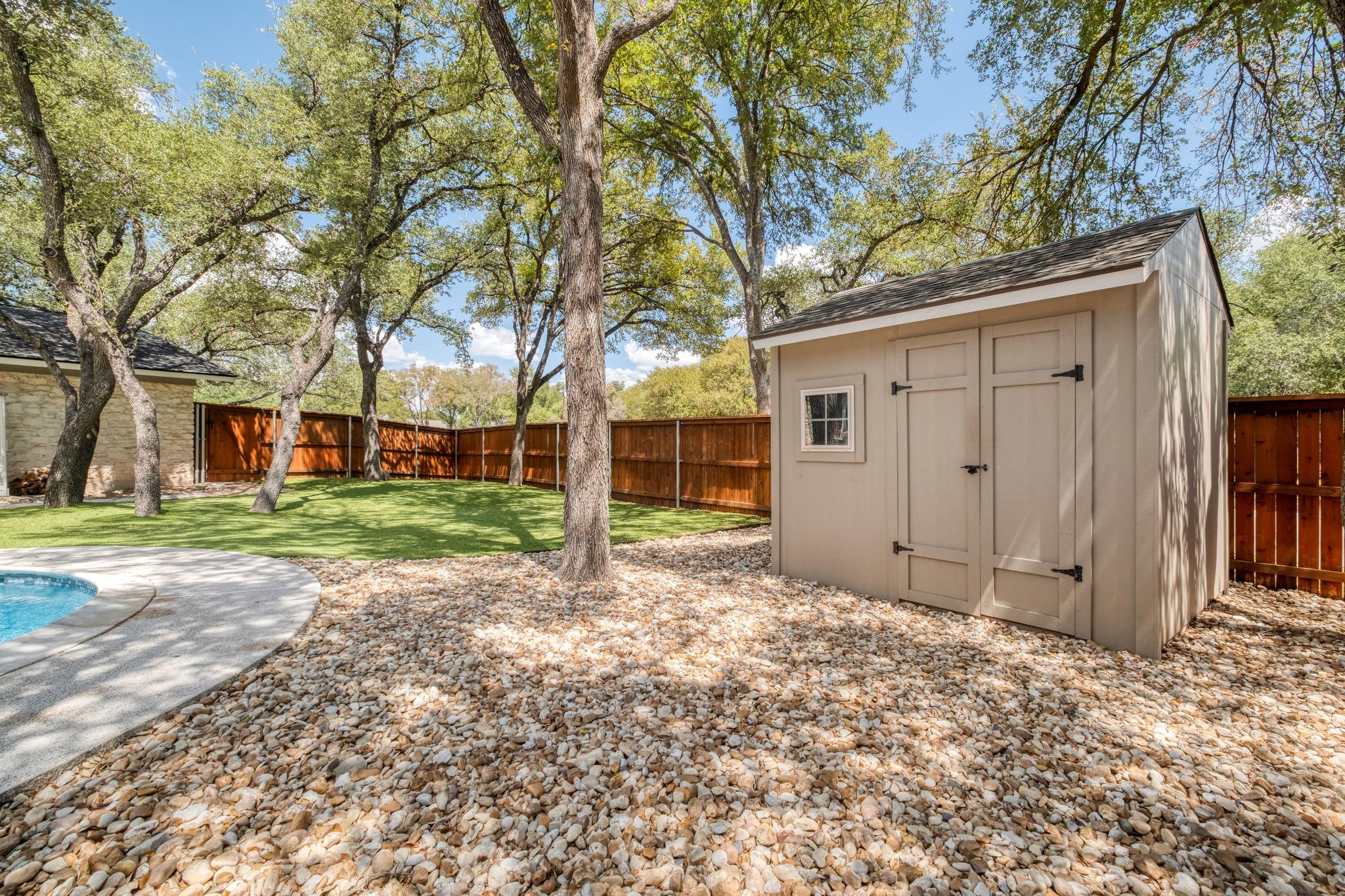 1007 Bluff DR