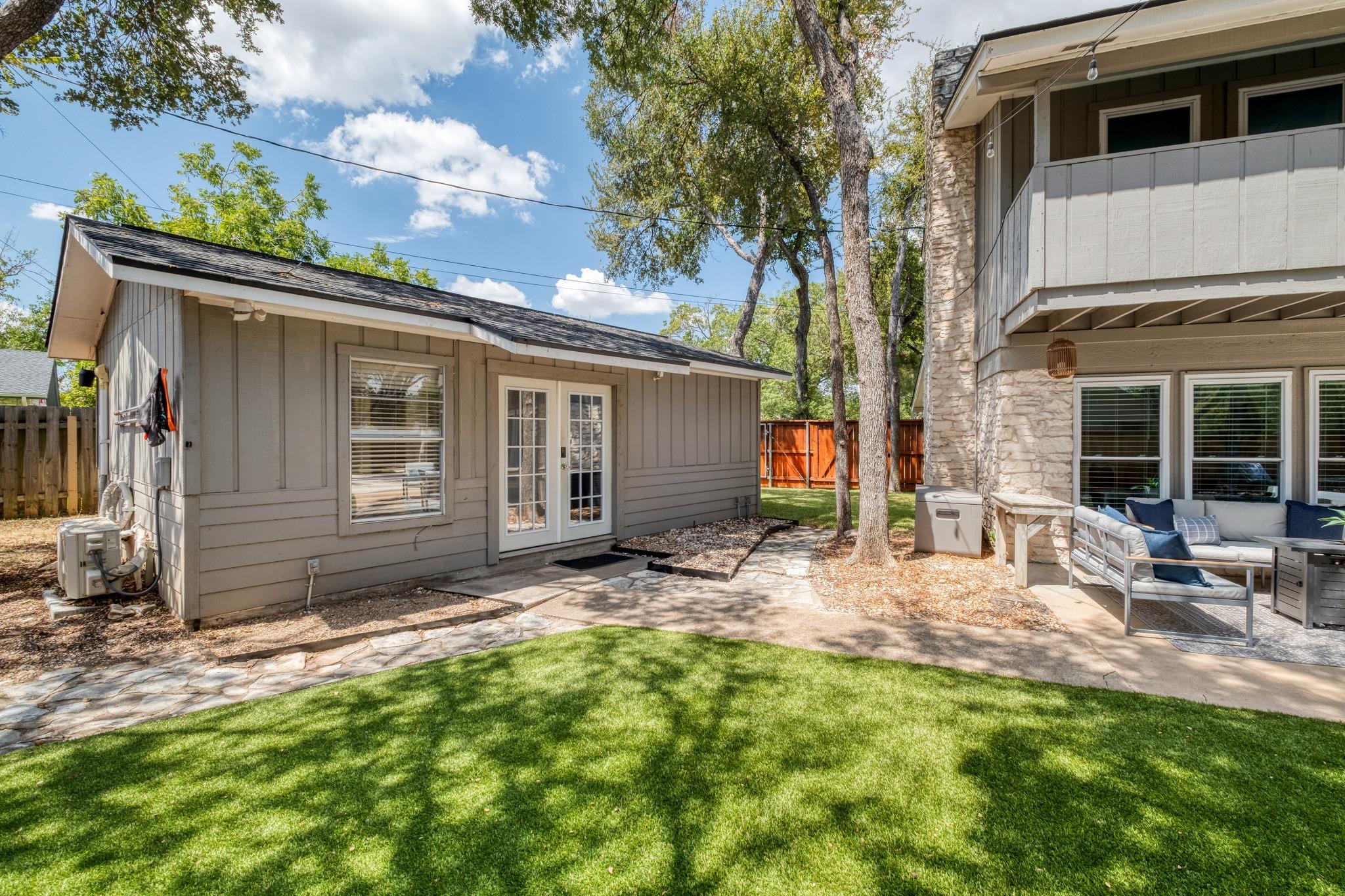 1007 Bluff DR