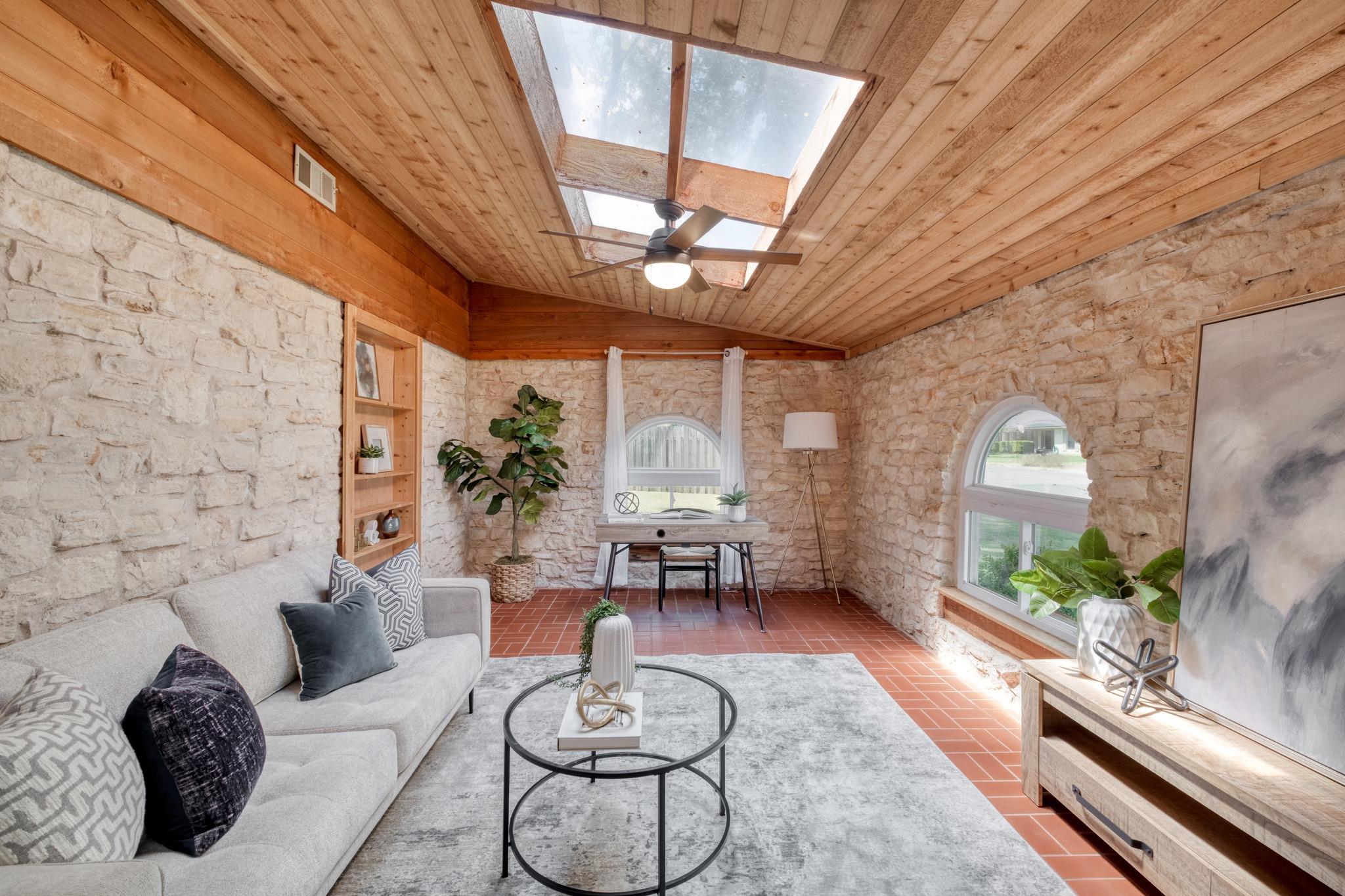 1007 Bluff DR