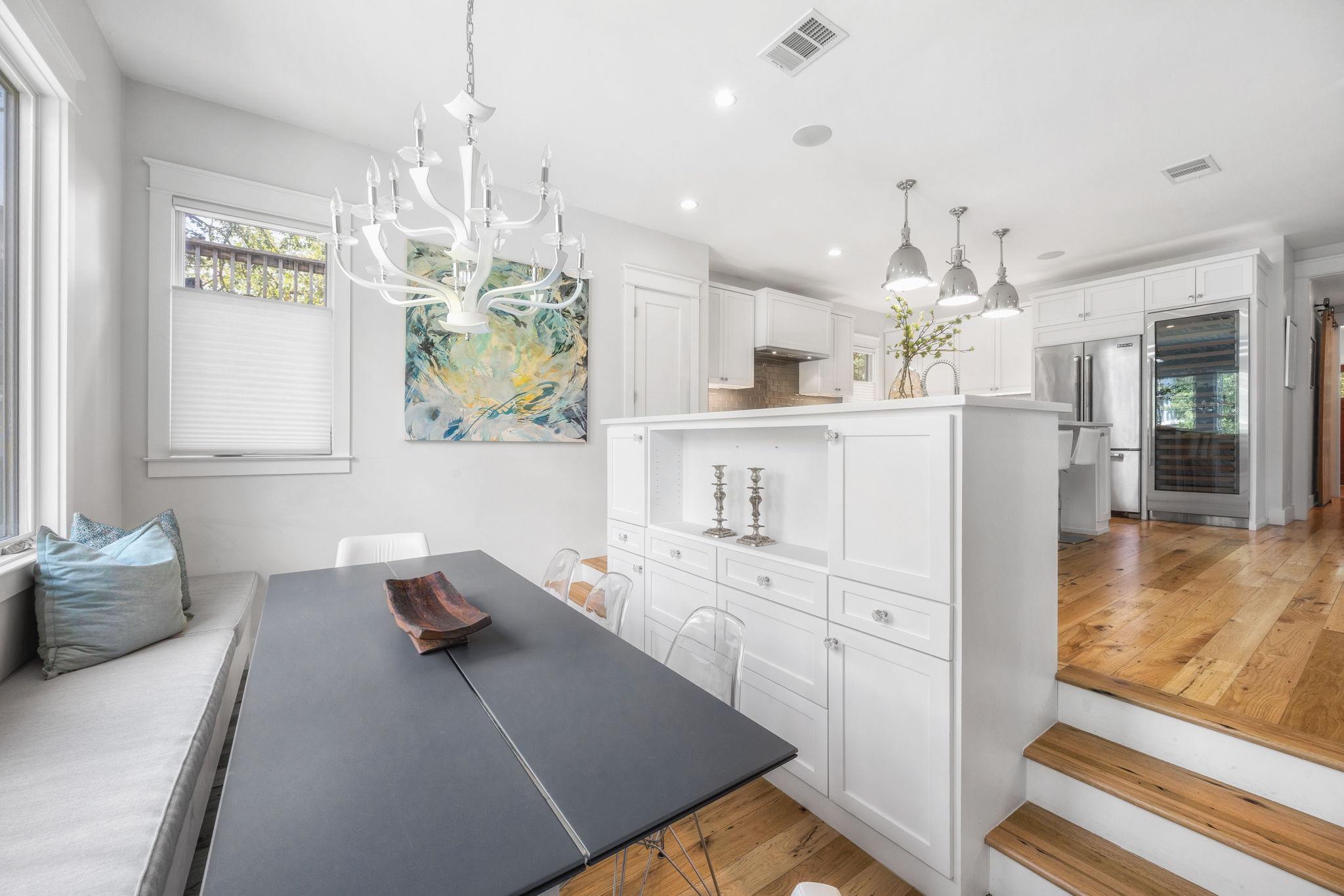 606 E 42nd ST