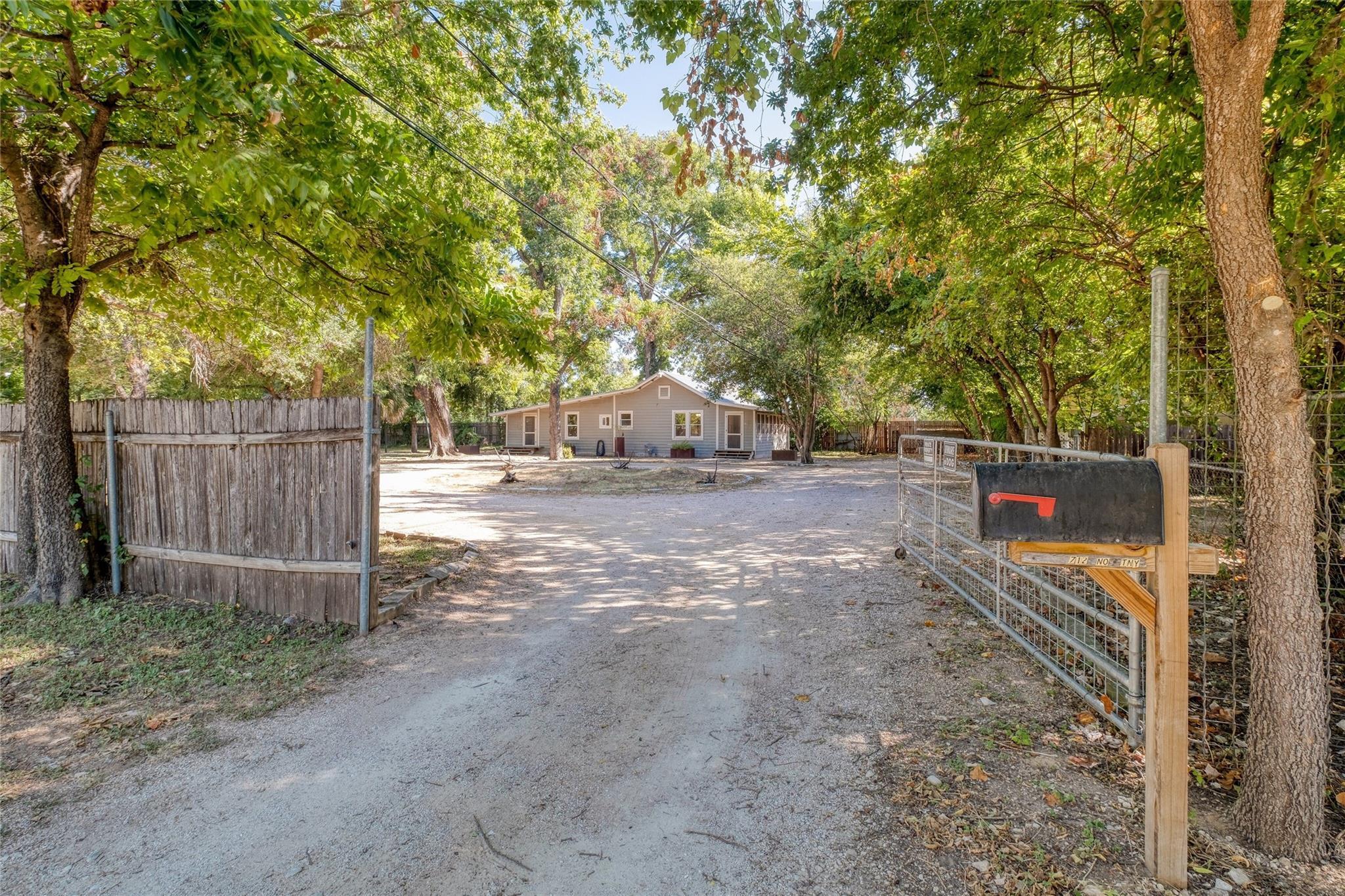 712 Nowotny LN
