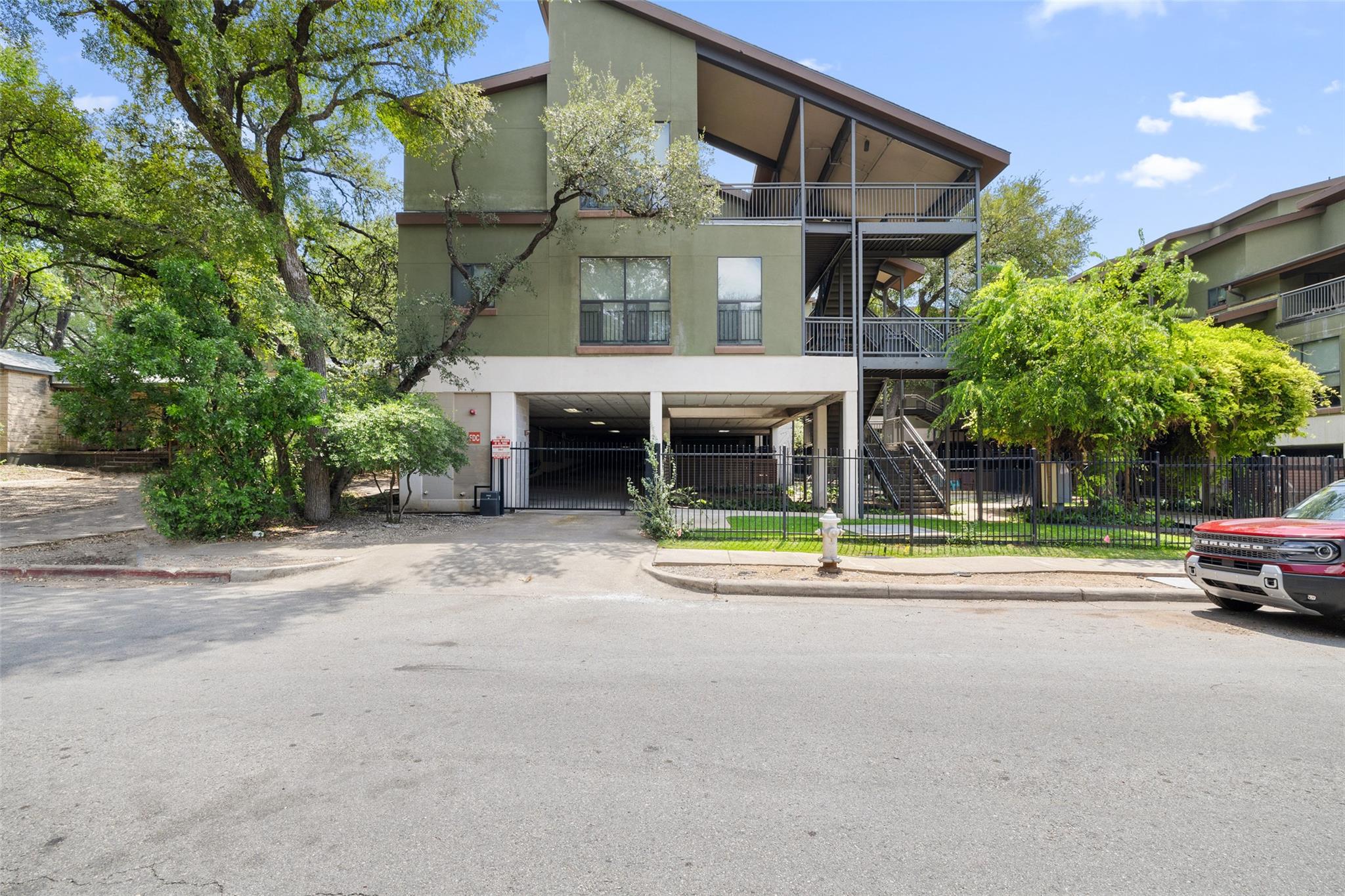 911 Keith LN # 14