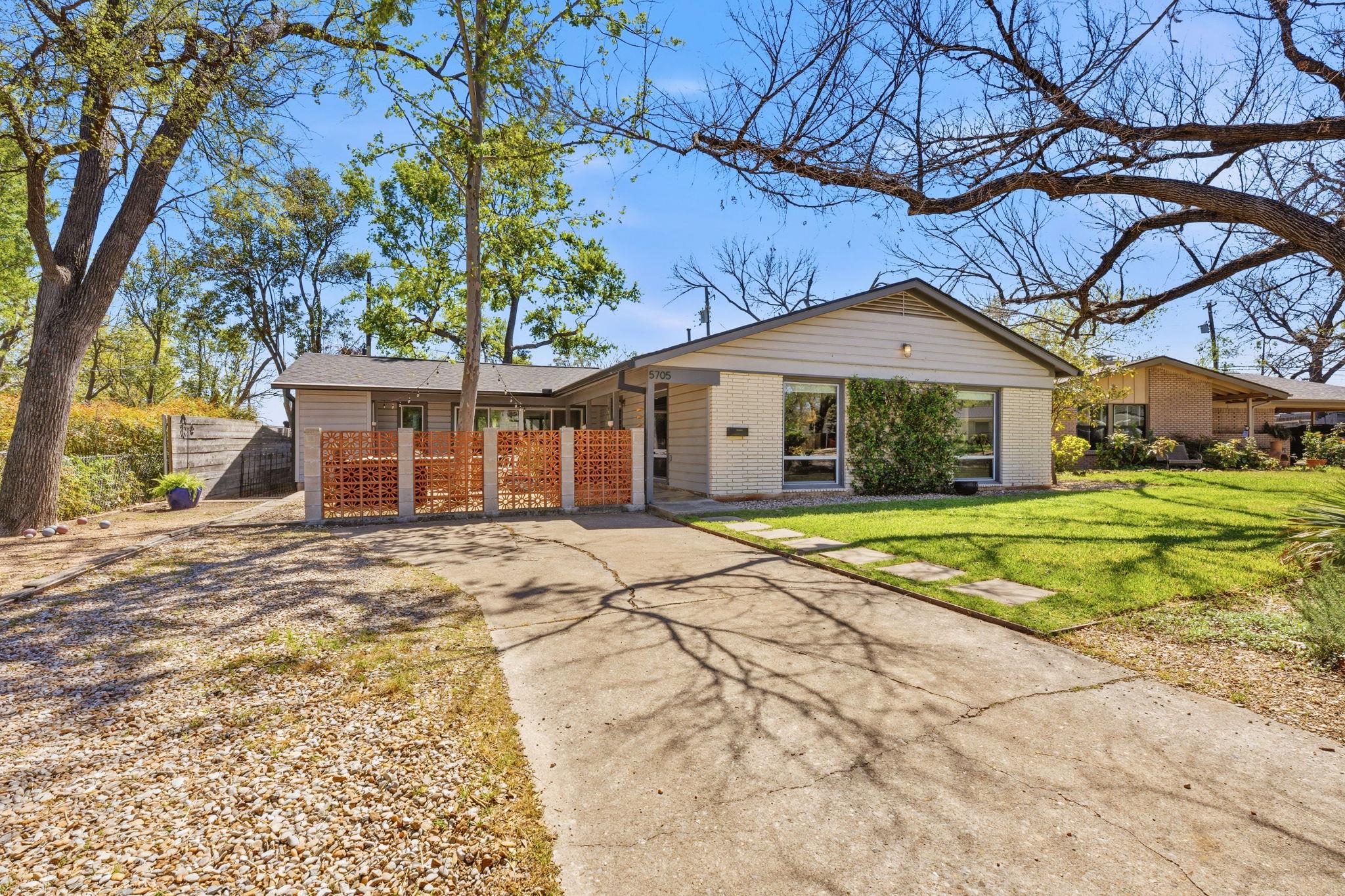 5705 Susie CT