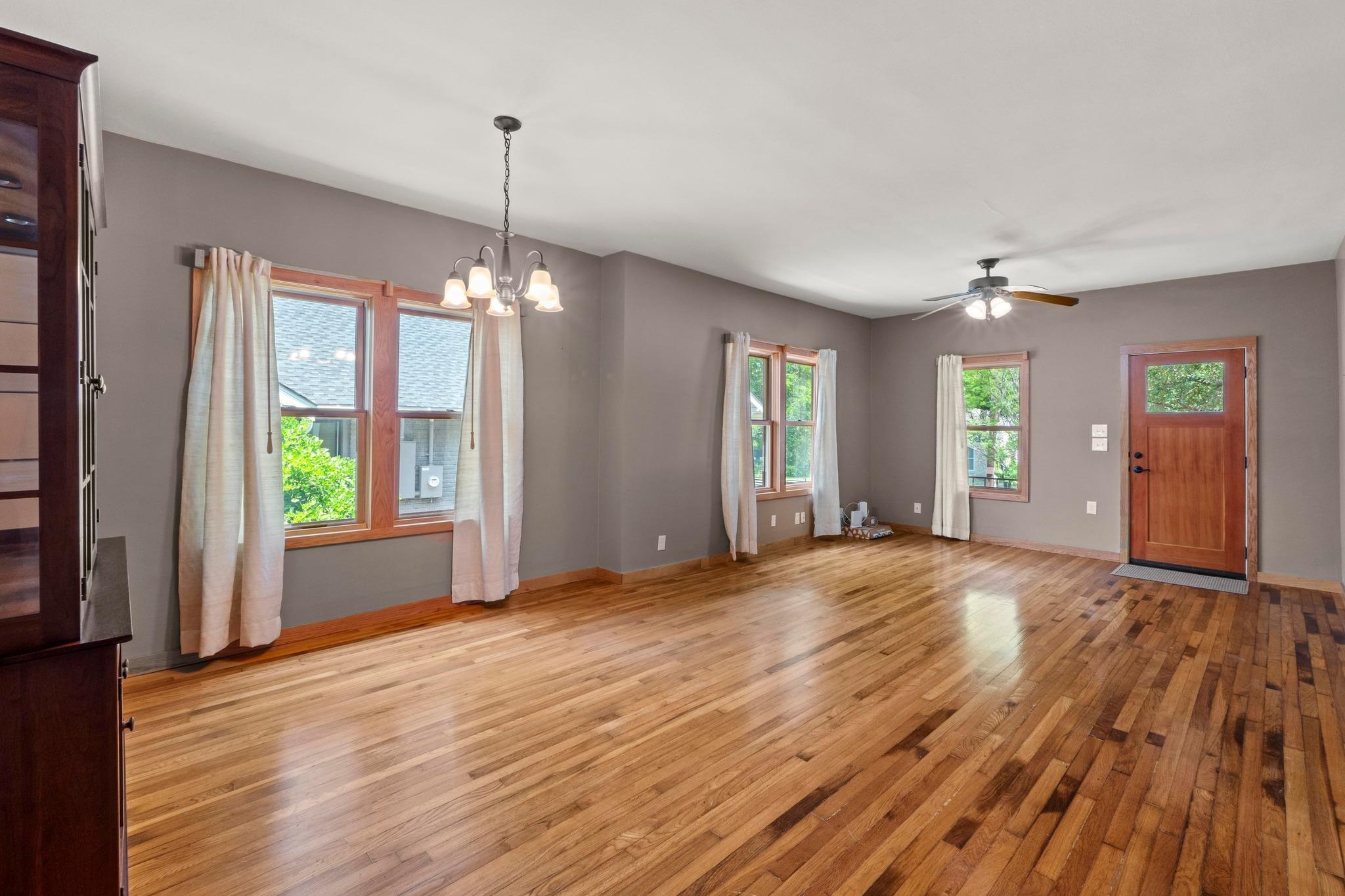 4314 Duval ST
