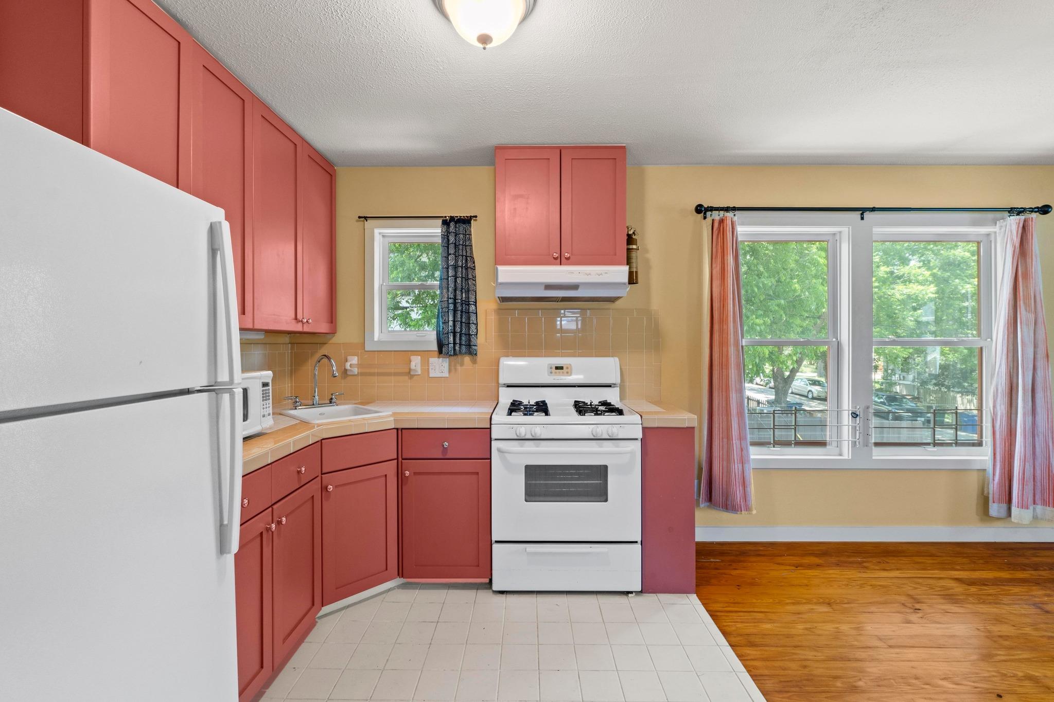 4314 Duval ST