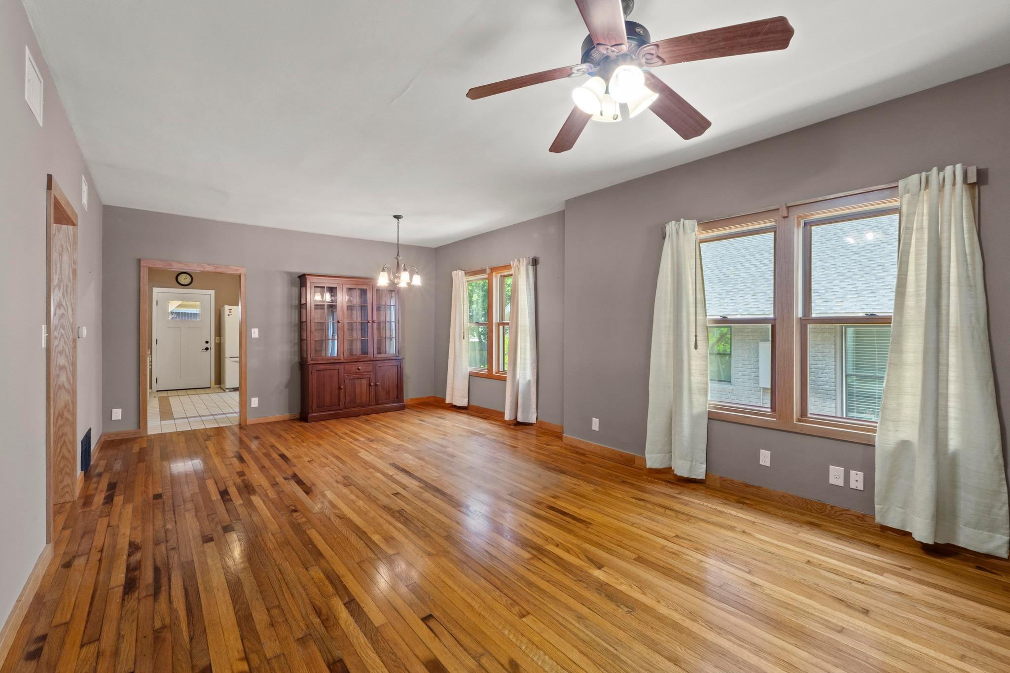 4314 Duval ST