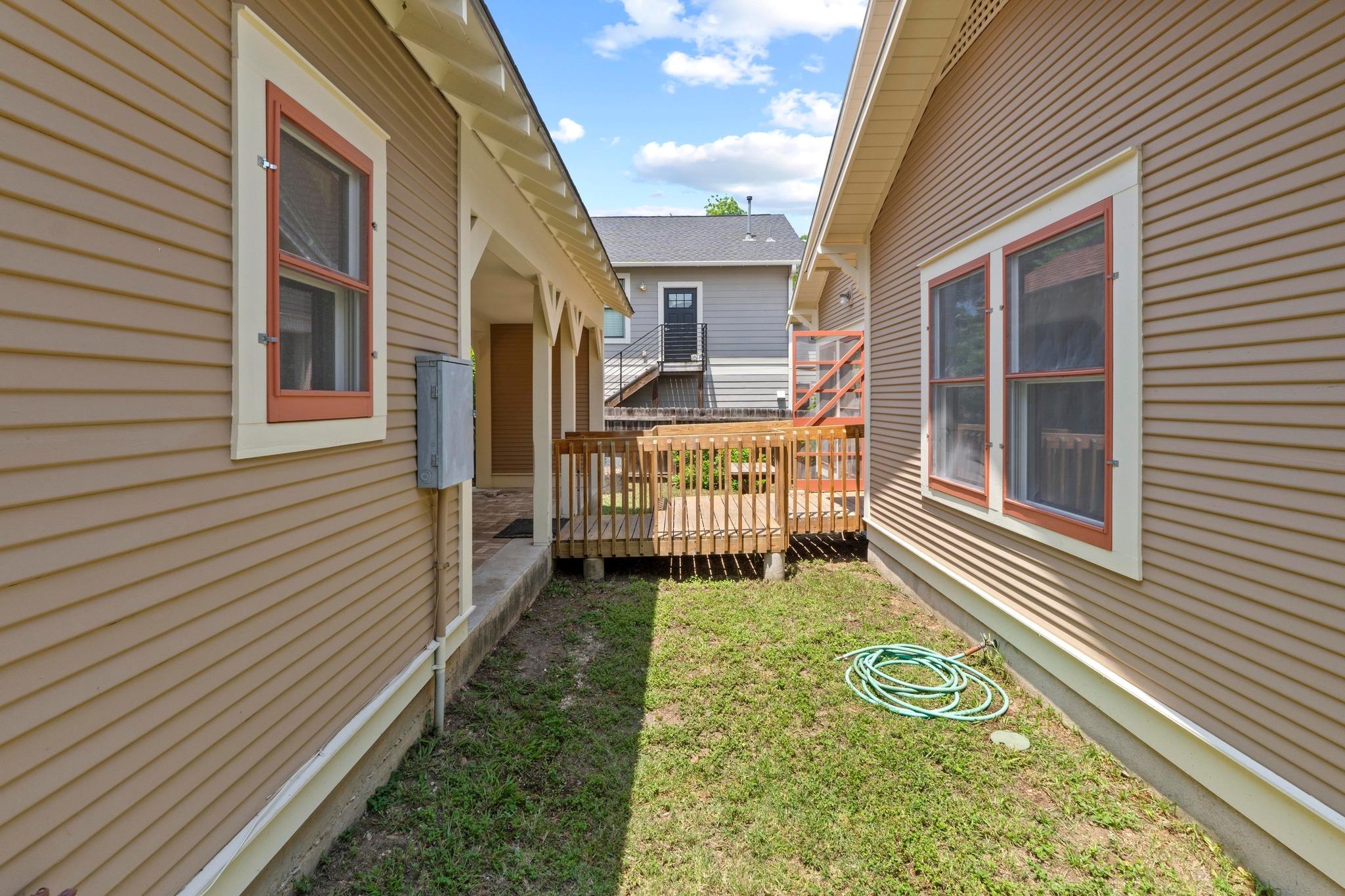 4314 Duval ST