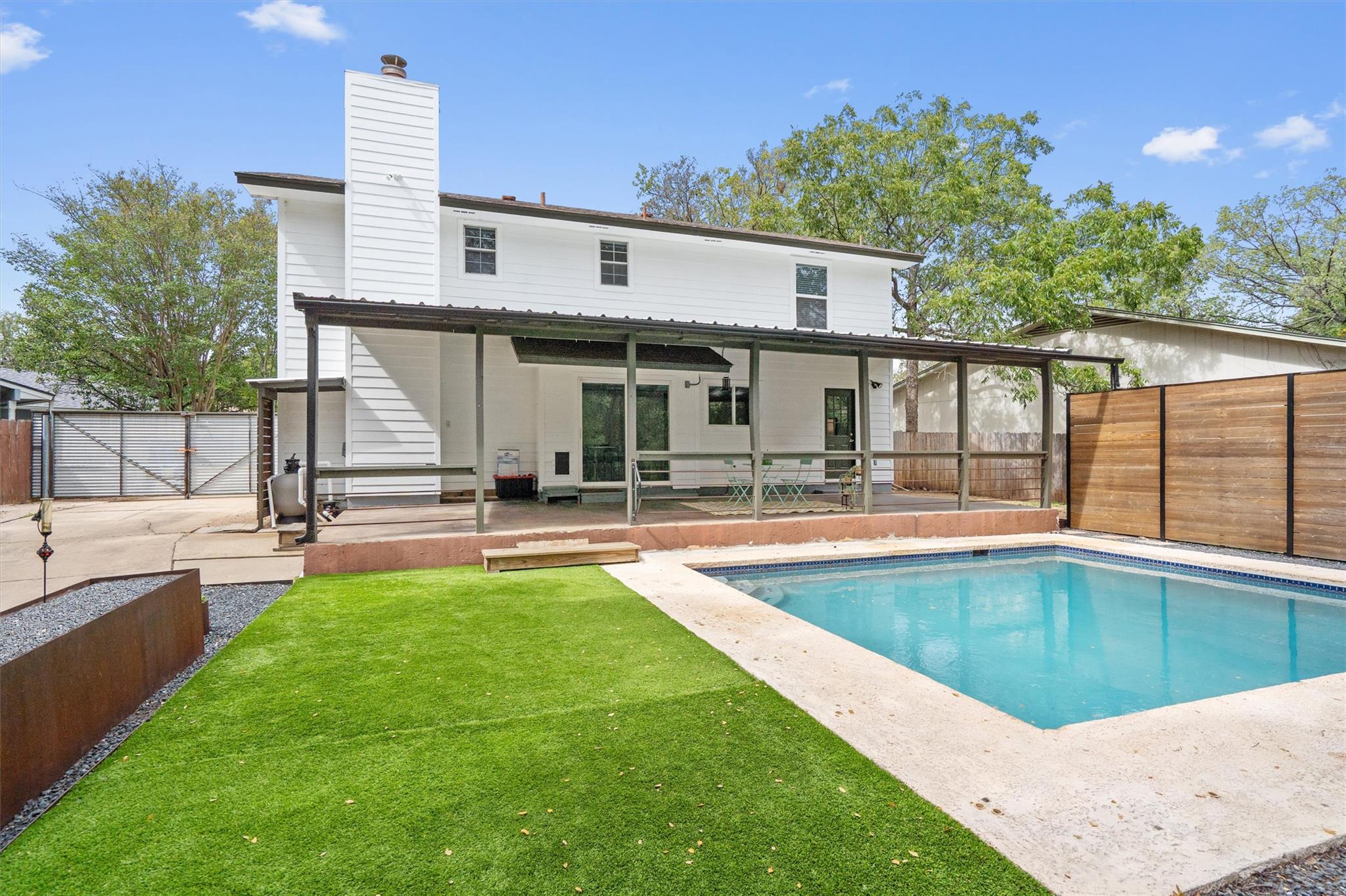 3002 Leaf LN