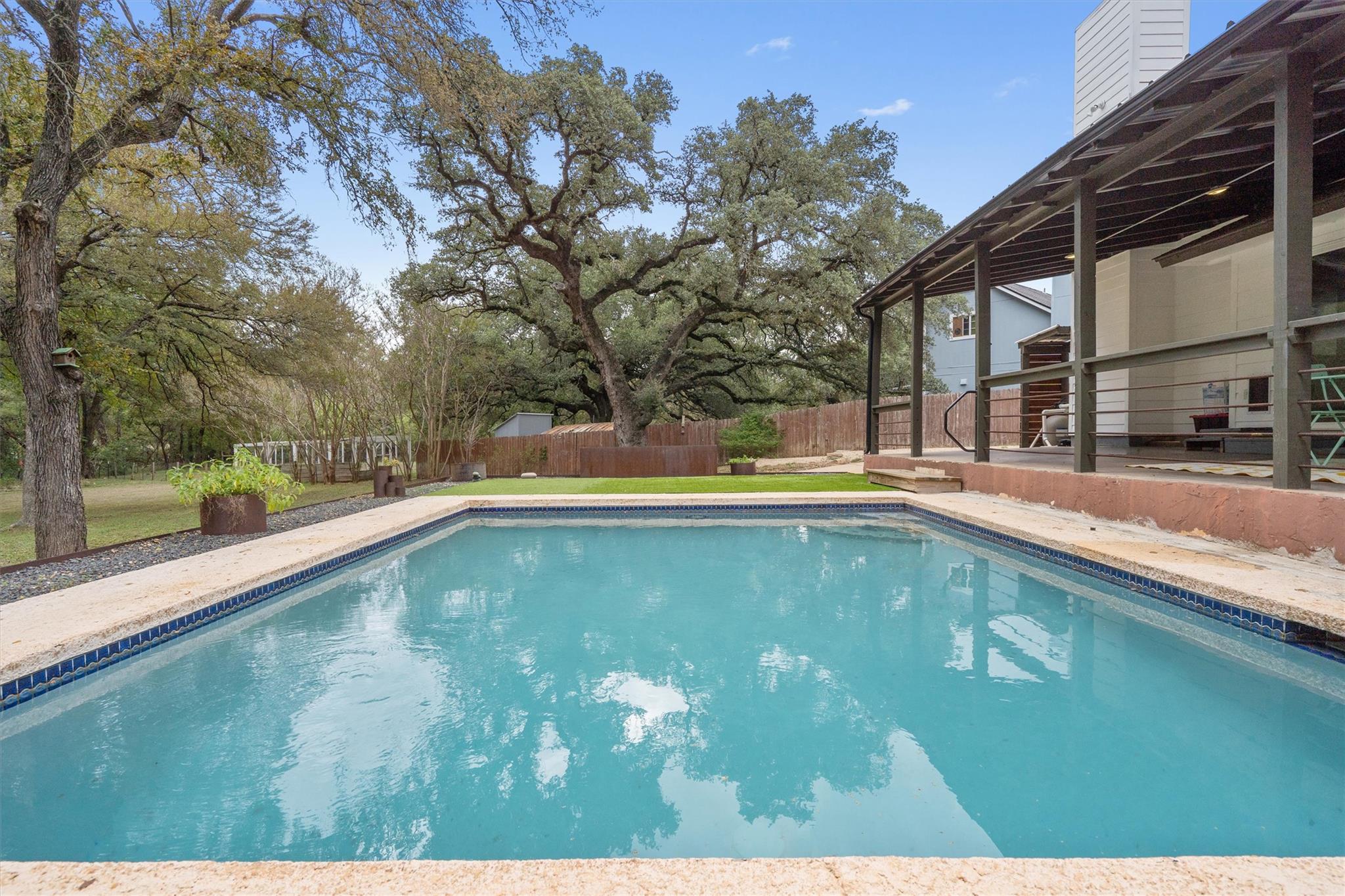 3002 Leaf LN