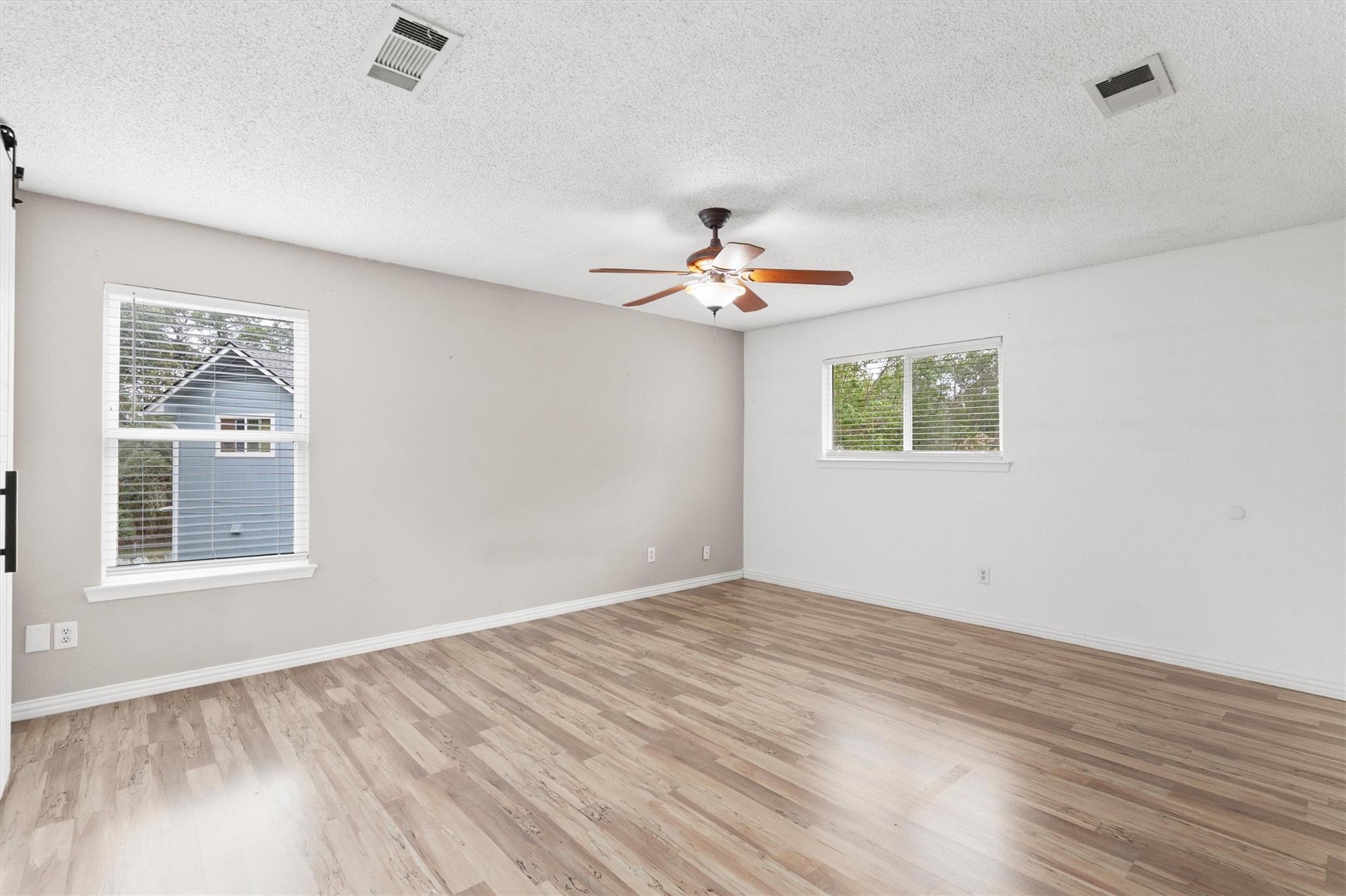 3002 Leaf LN