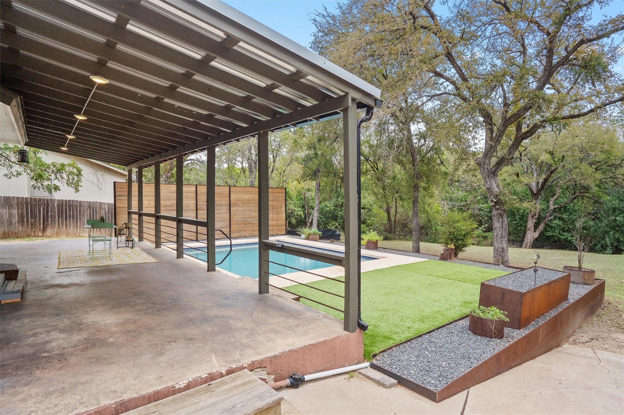 3002 Leaf LN