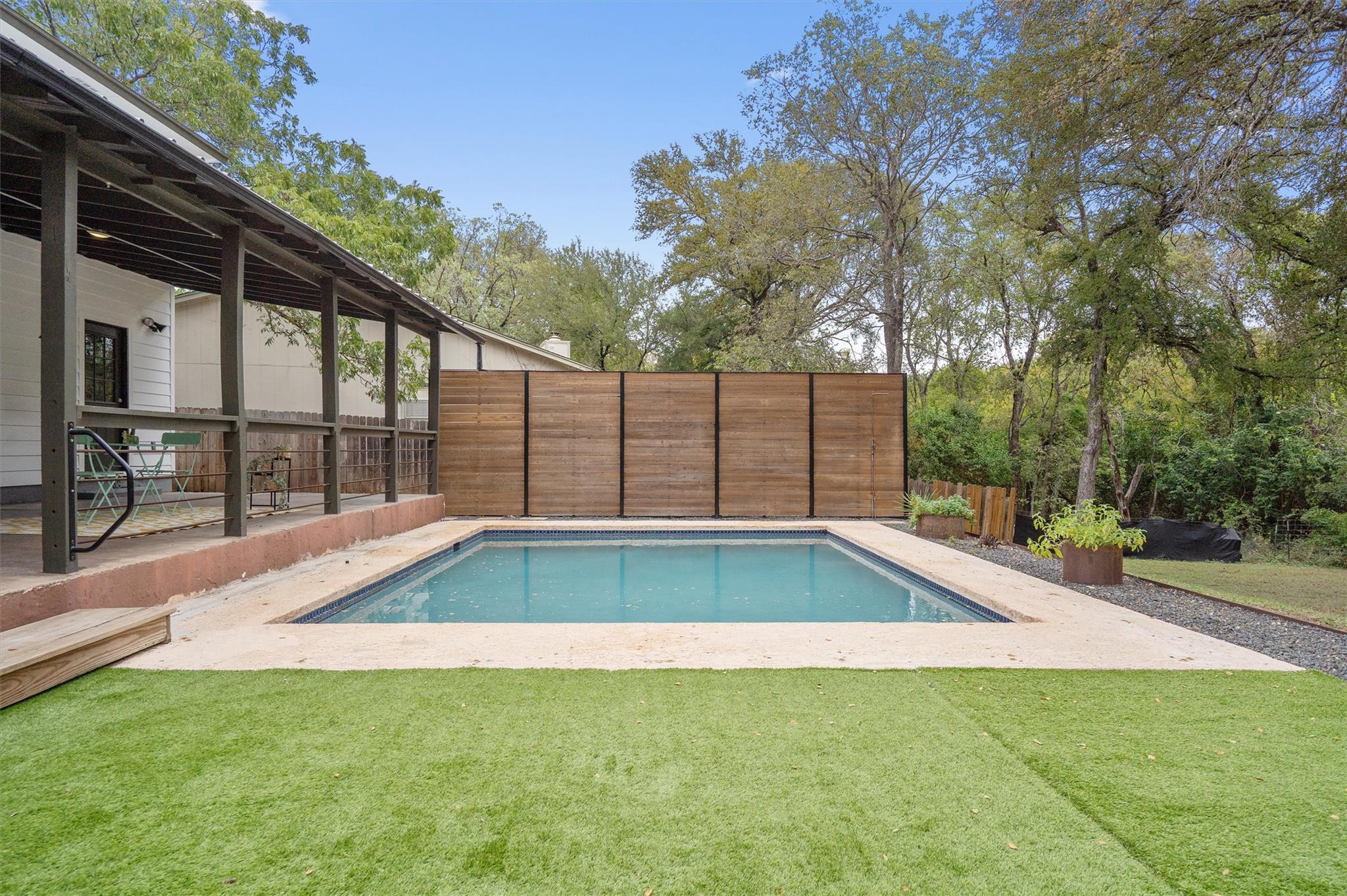 3002 Leaf LN
