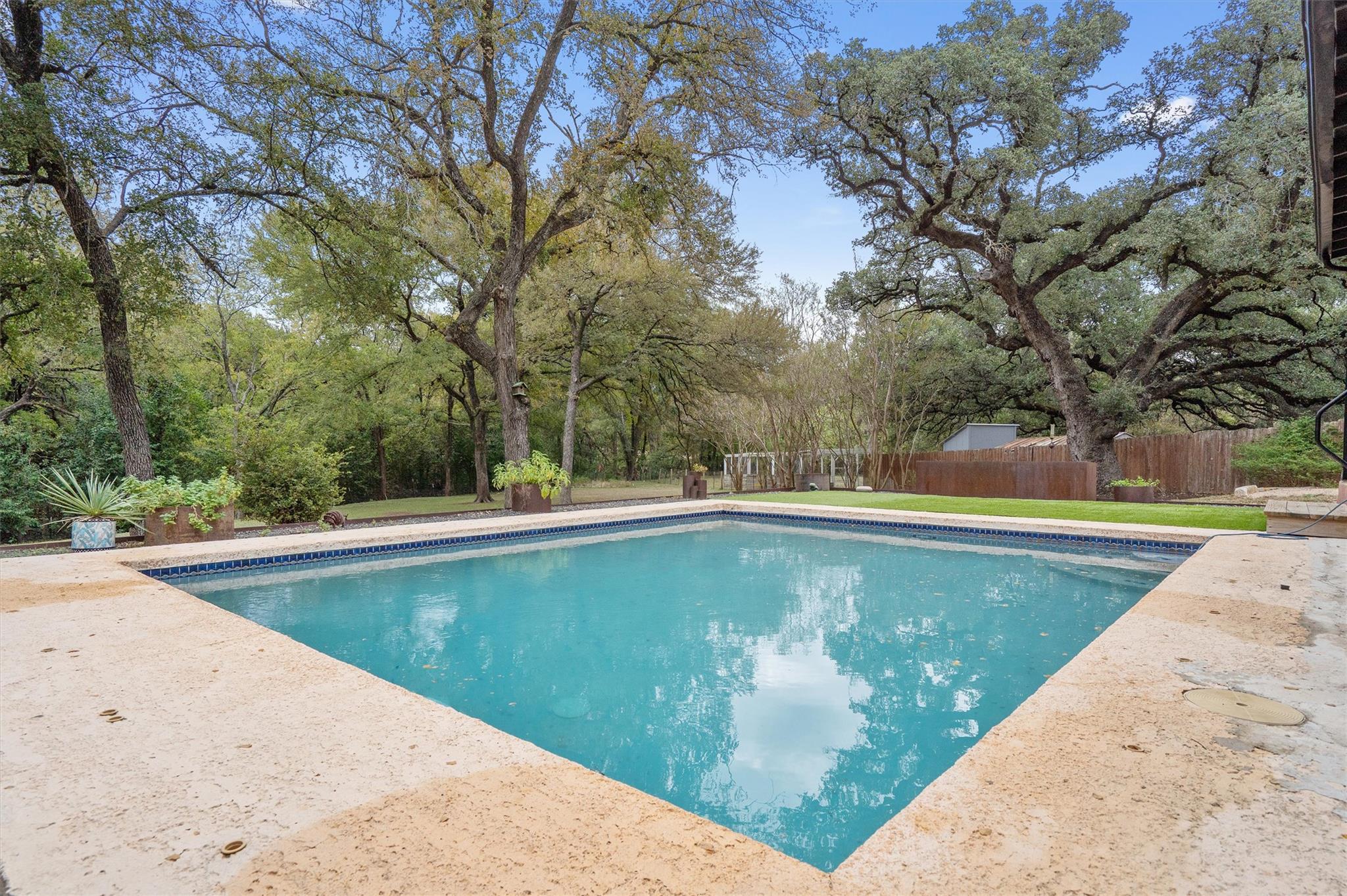 3002 Leaf LN