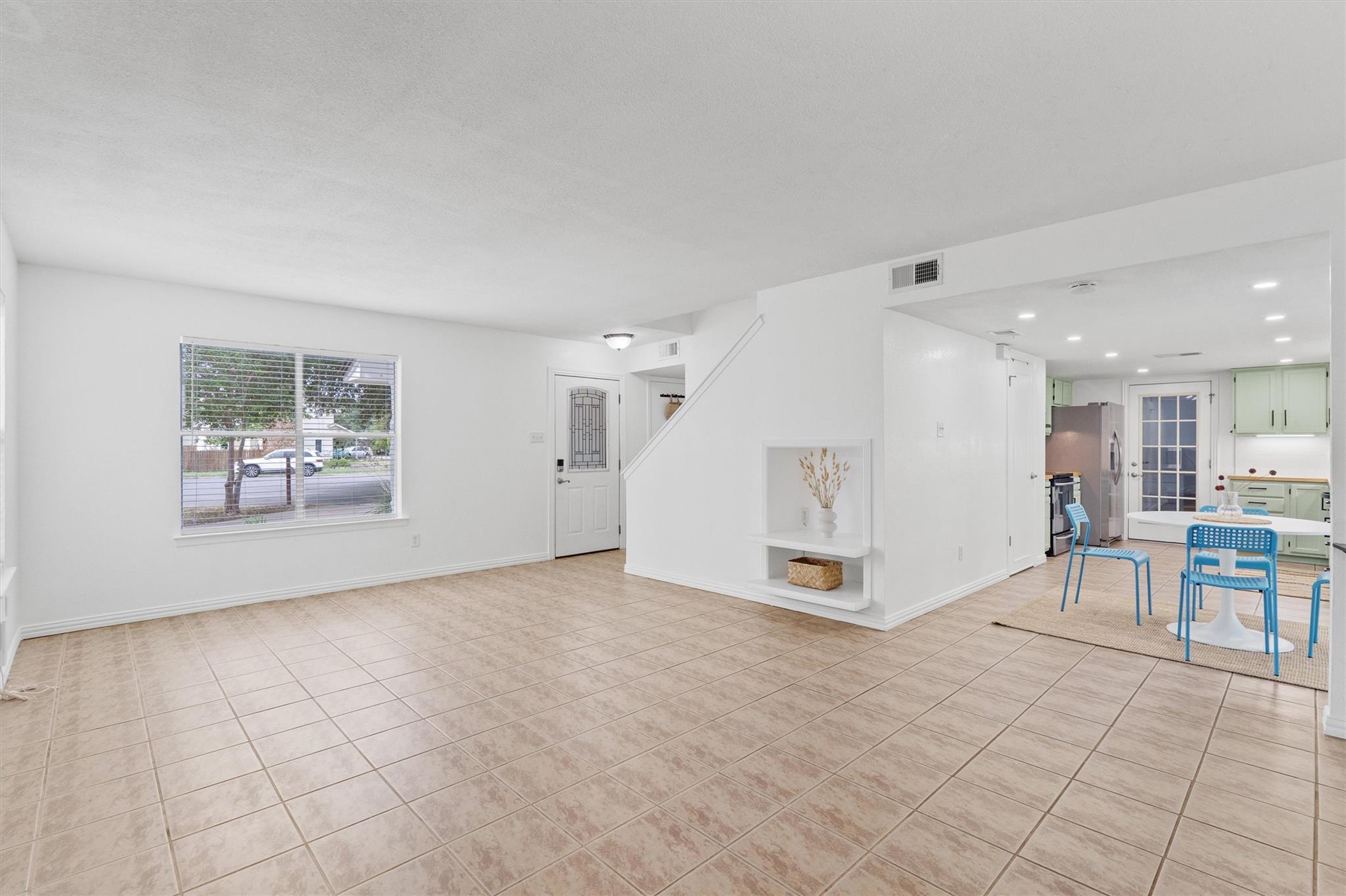 3002 Leaf LN